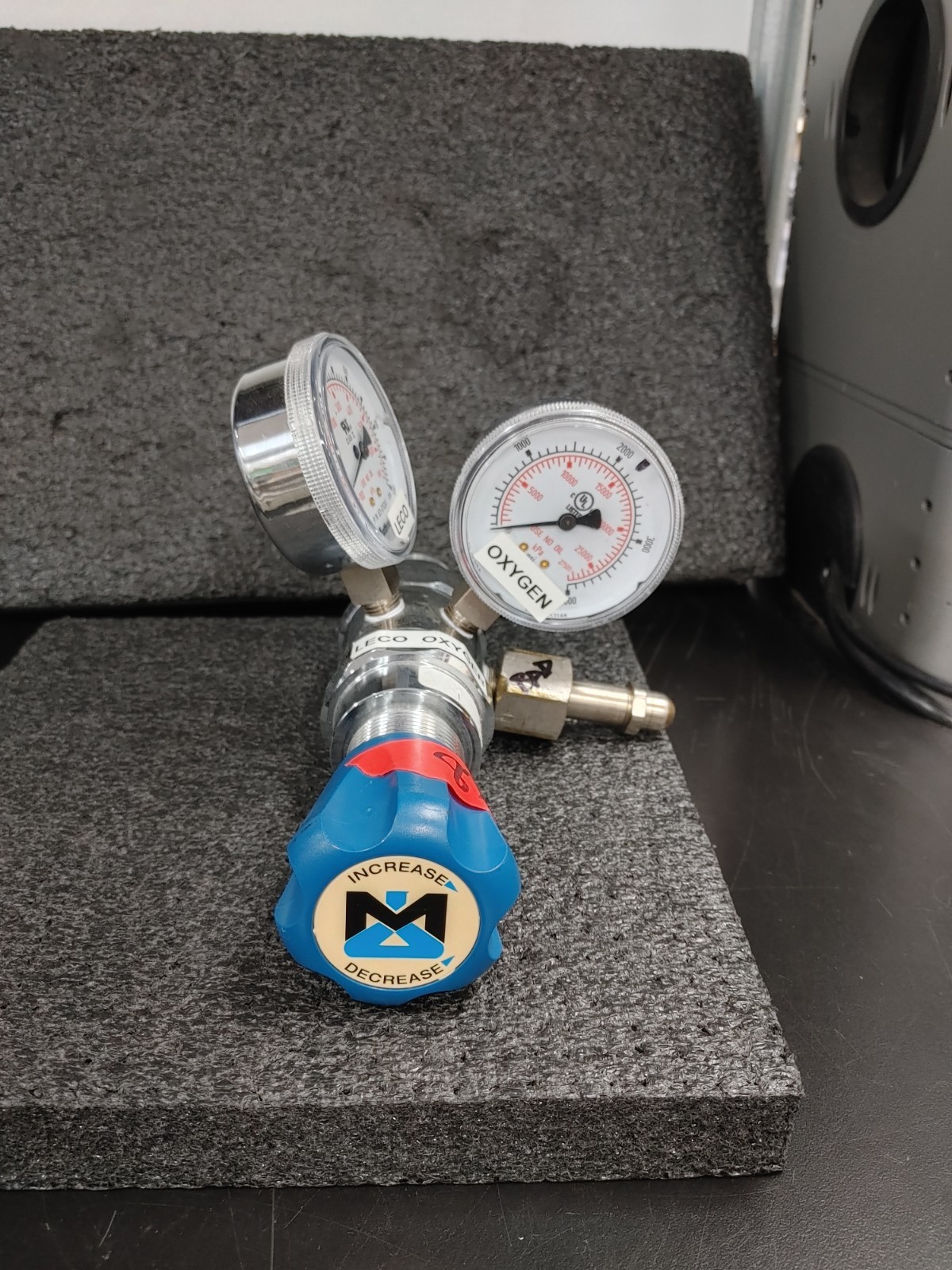 MATHESON 3121A-540 3120 Series Dual Stage High Purity Regulator with Gauges