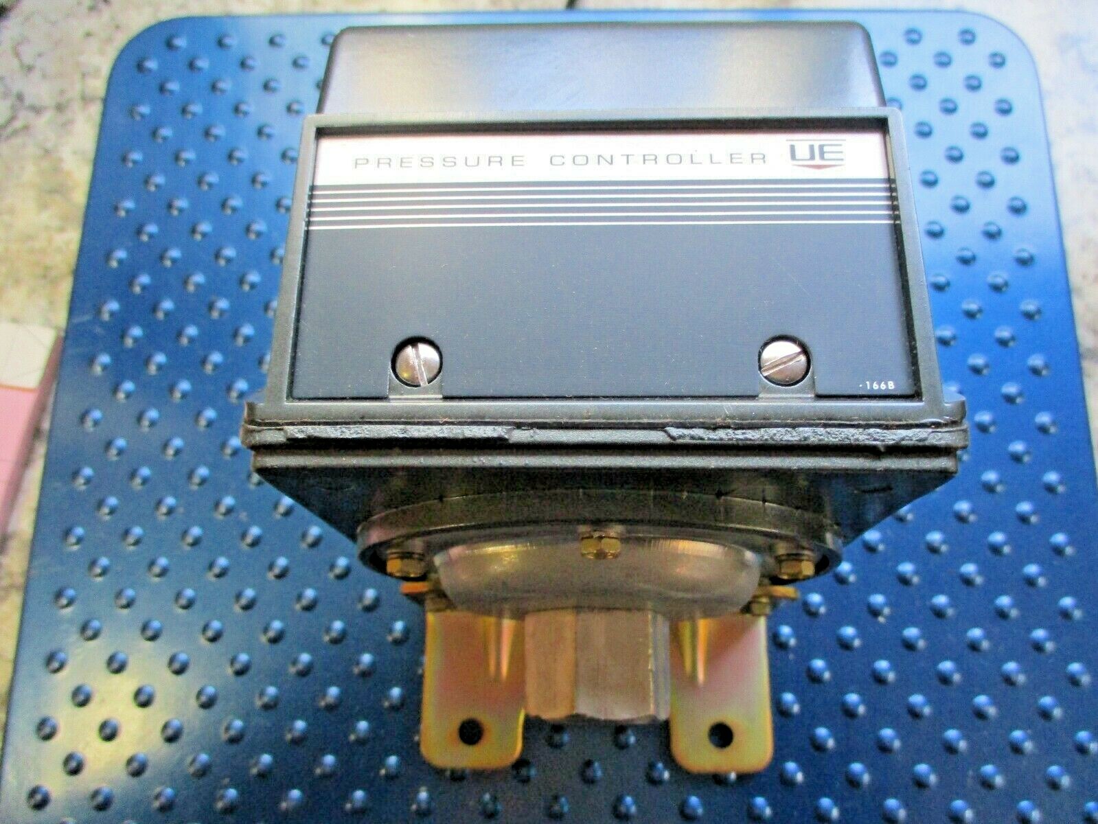 NEW UNITED ELECTRIC PRESSURE CONTROLLER 0-80″WC ADJ. J302-551