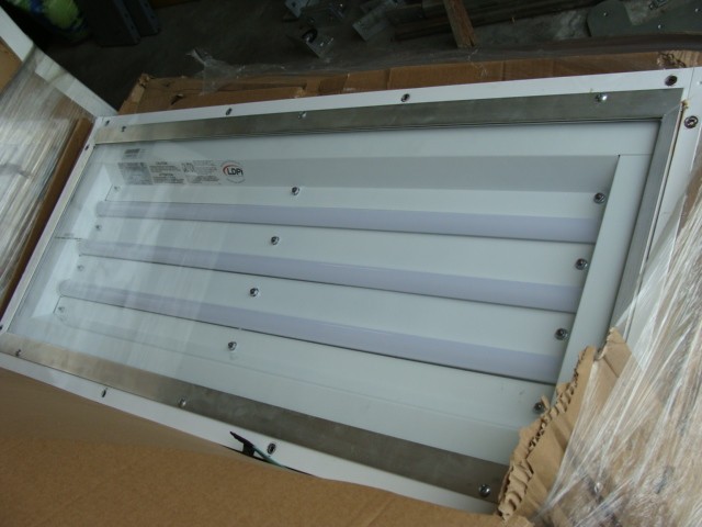LDPI LED LIGHT FIXTURE LE485-180-V1-A-5-WH 4′ LONG 3 ROW 180W 120-277V RECESSED