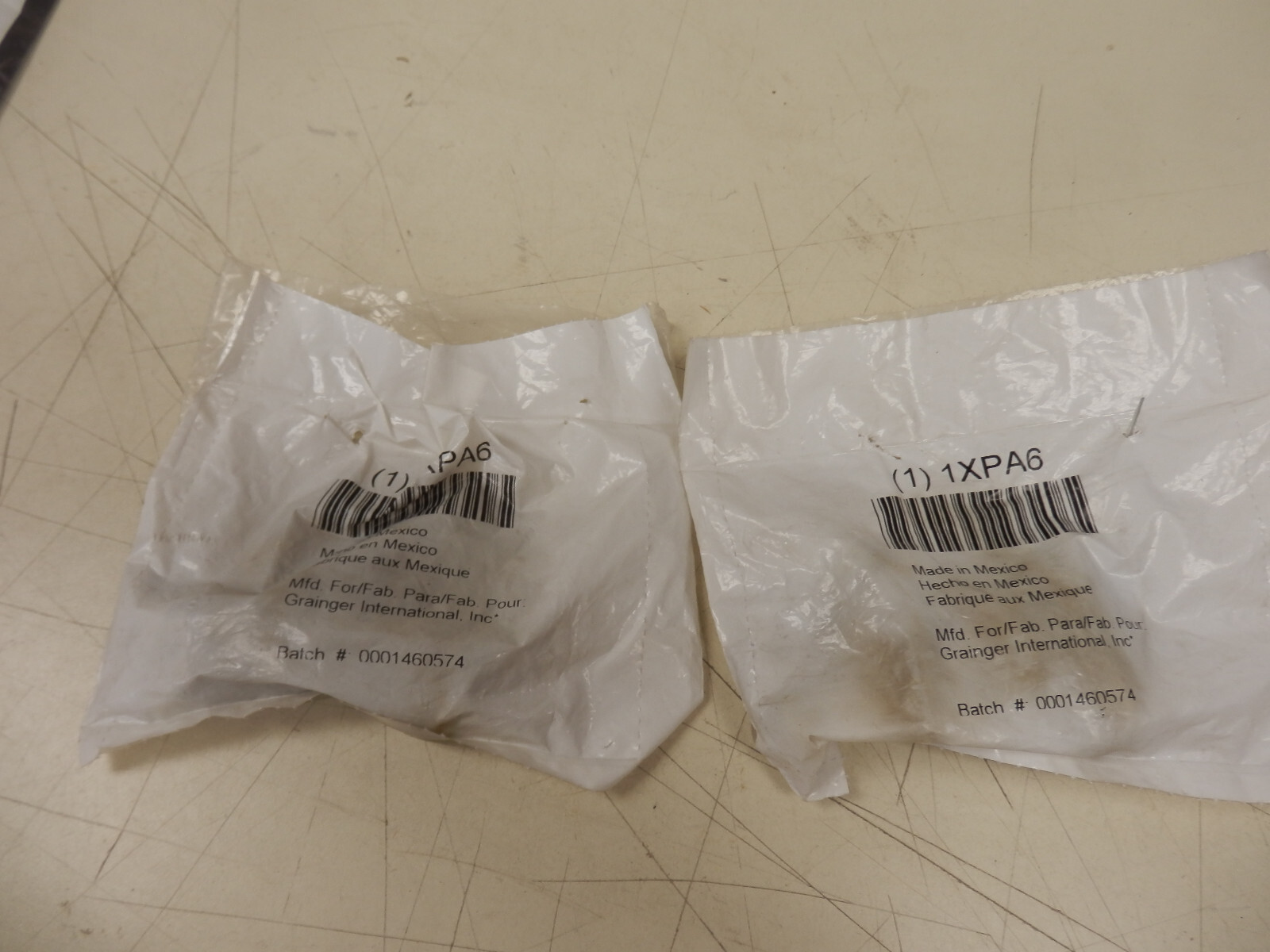 TWO (2) PACK GRAINGER 1XPA6 RUBBER NON-LOCKING DRAW LATCHES FREE SHIPPING