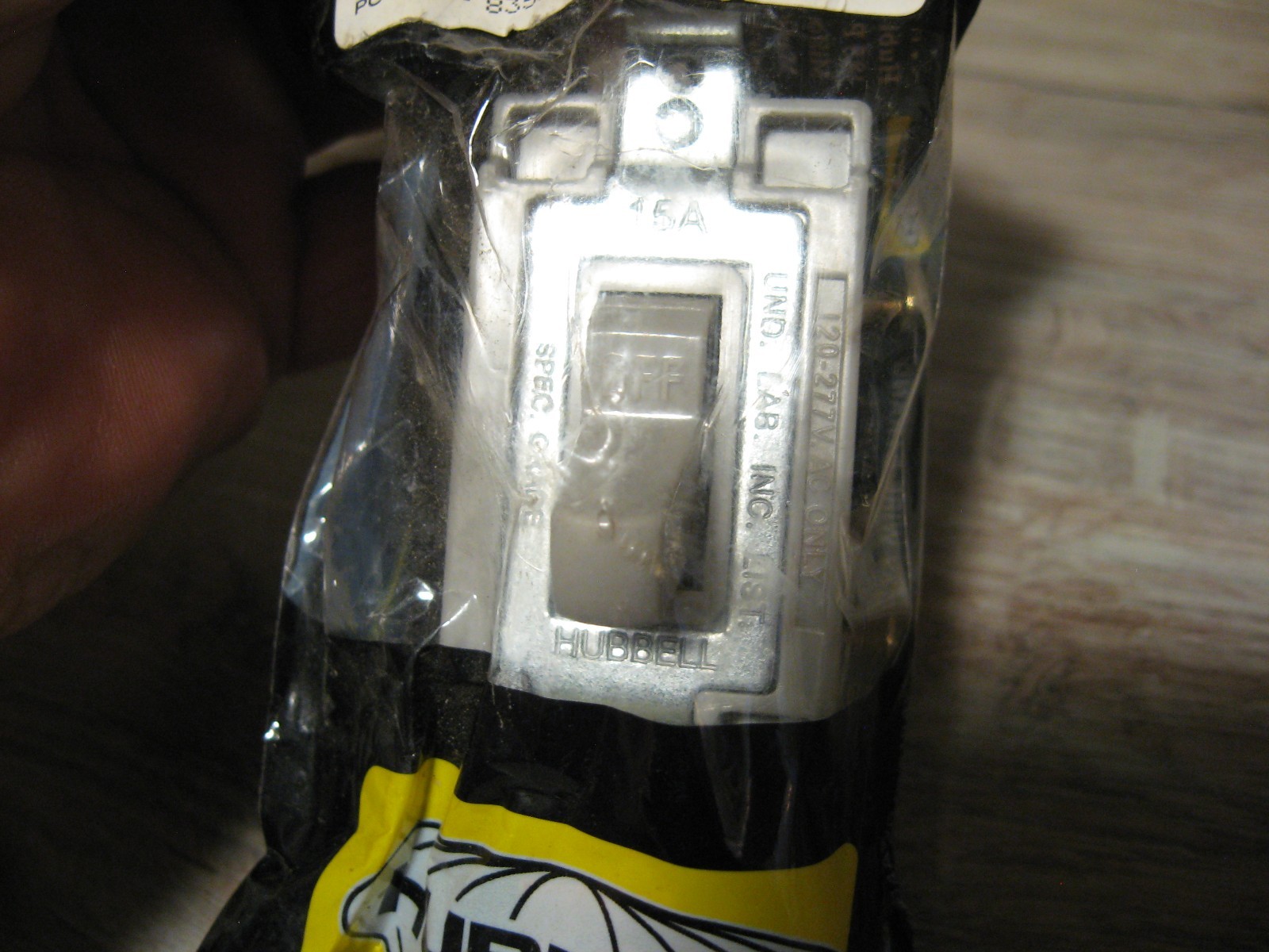 Hubbell Commercial Single Pole Switch Gray Toggle 15A-120/277 VAC CS115GY