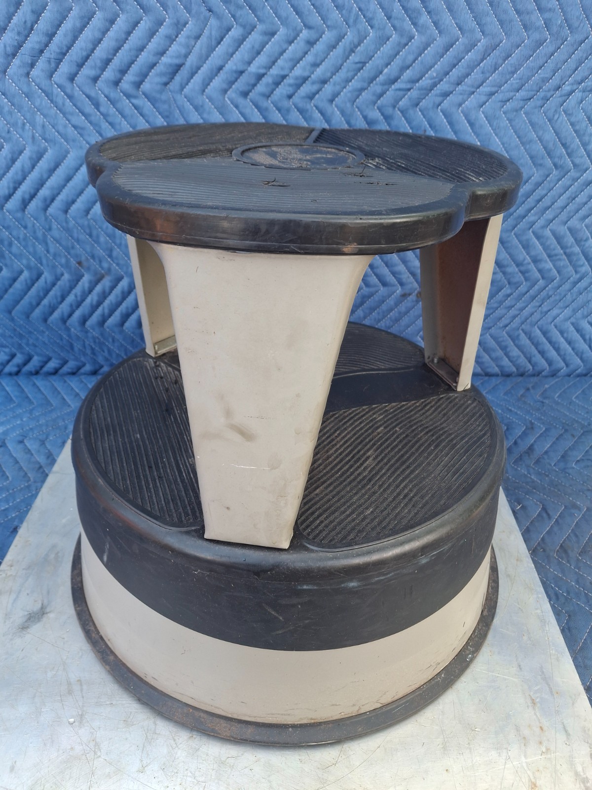 Cramer Kik Step 14.5 Tall 16 x 16 Industrial Rolling Kitchen Workshop Stool Step