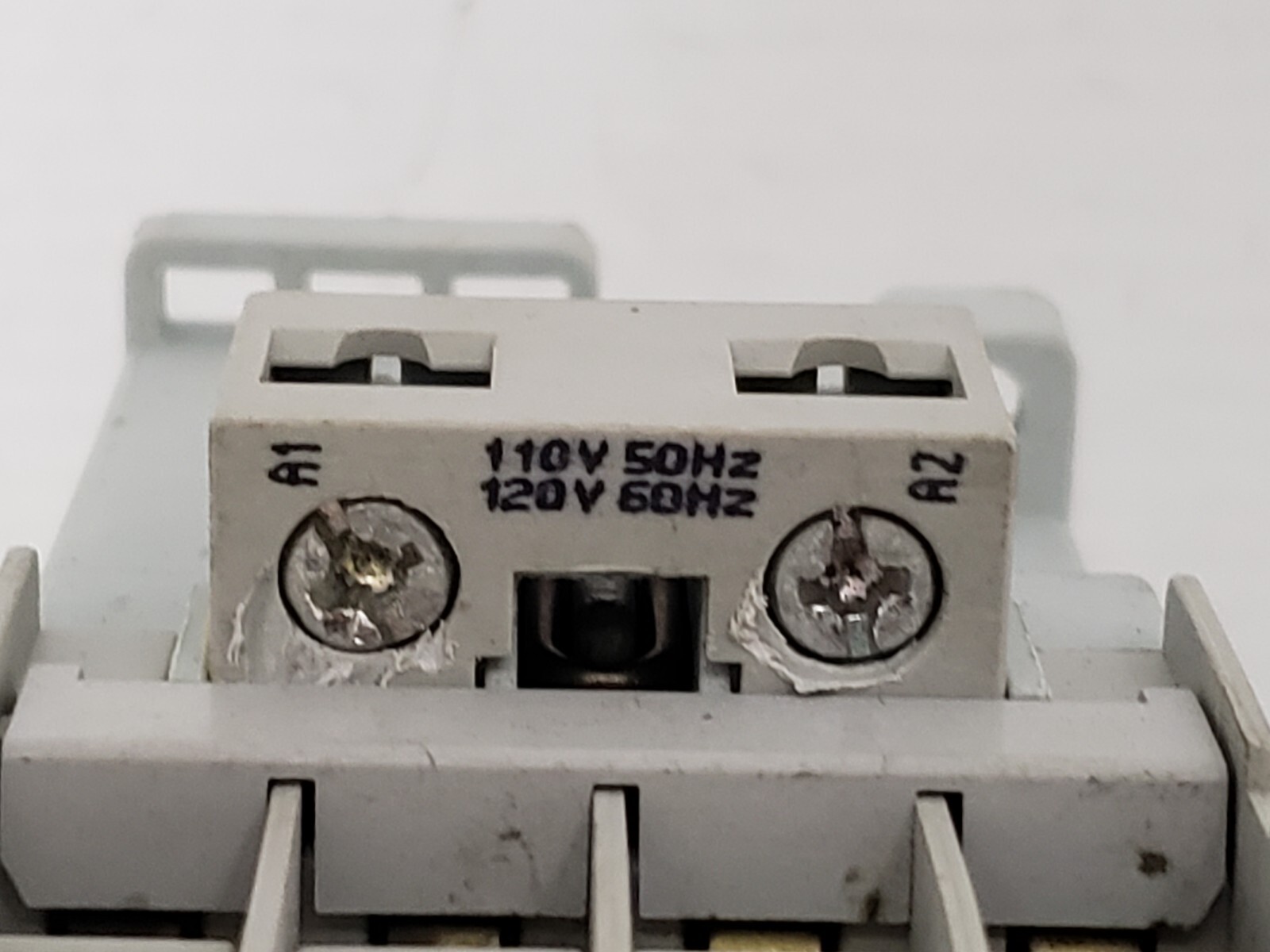 ALLEN BRADLEY 100-C09D10 CONTACTOR 9A 3 POLE 1NO 110/120V SERIES A
