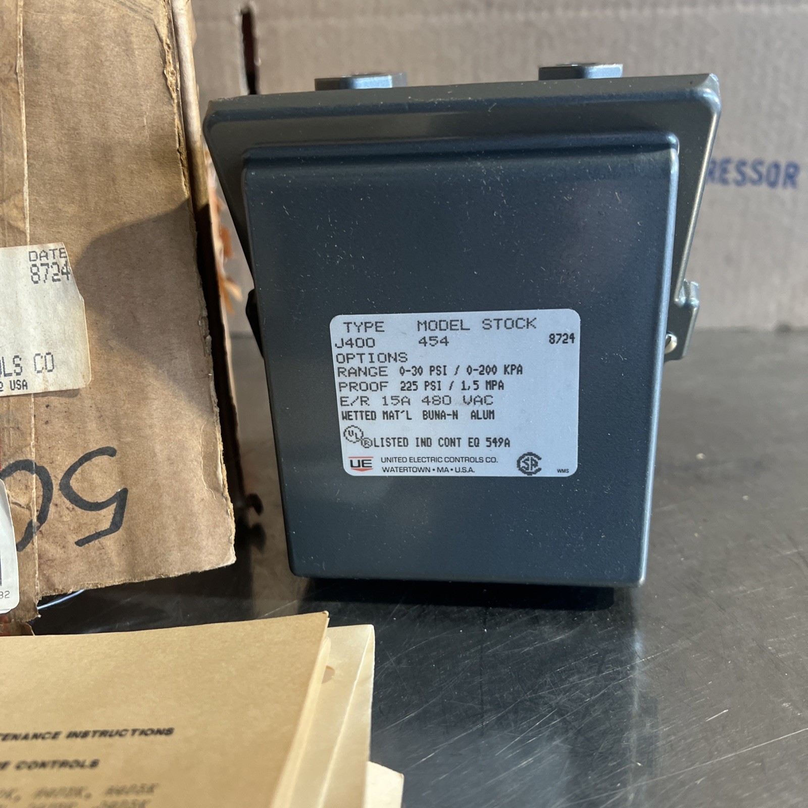 UNITED ELECTRIC J400-454 PRESSURE SWITCH, RANGE 0-30 PSI, 125/250 VAC, 15A, Nos