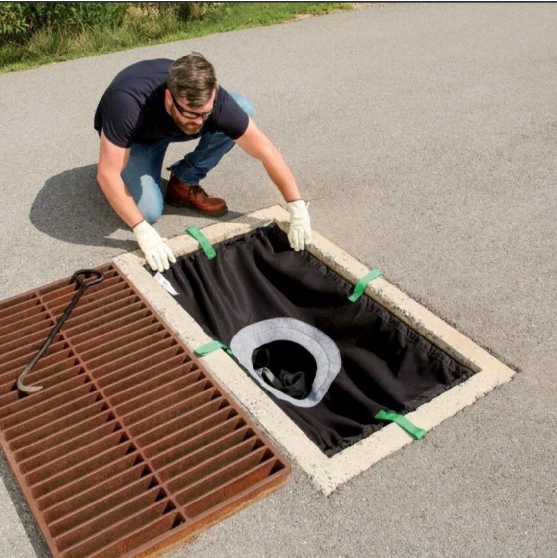 New Pig Adjustable Storm Drain Filter – 24″ To 37″ W And 35″ To 49″ L – INT312