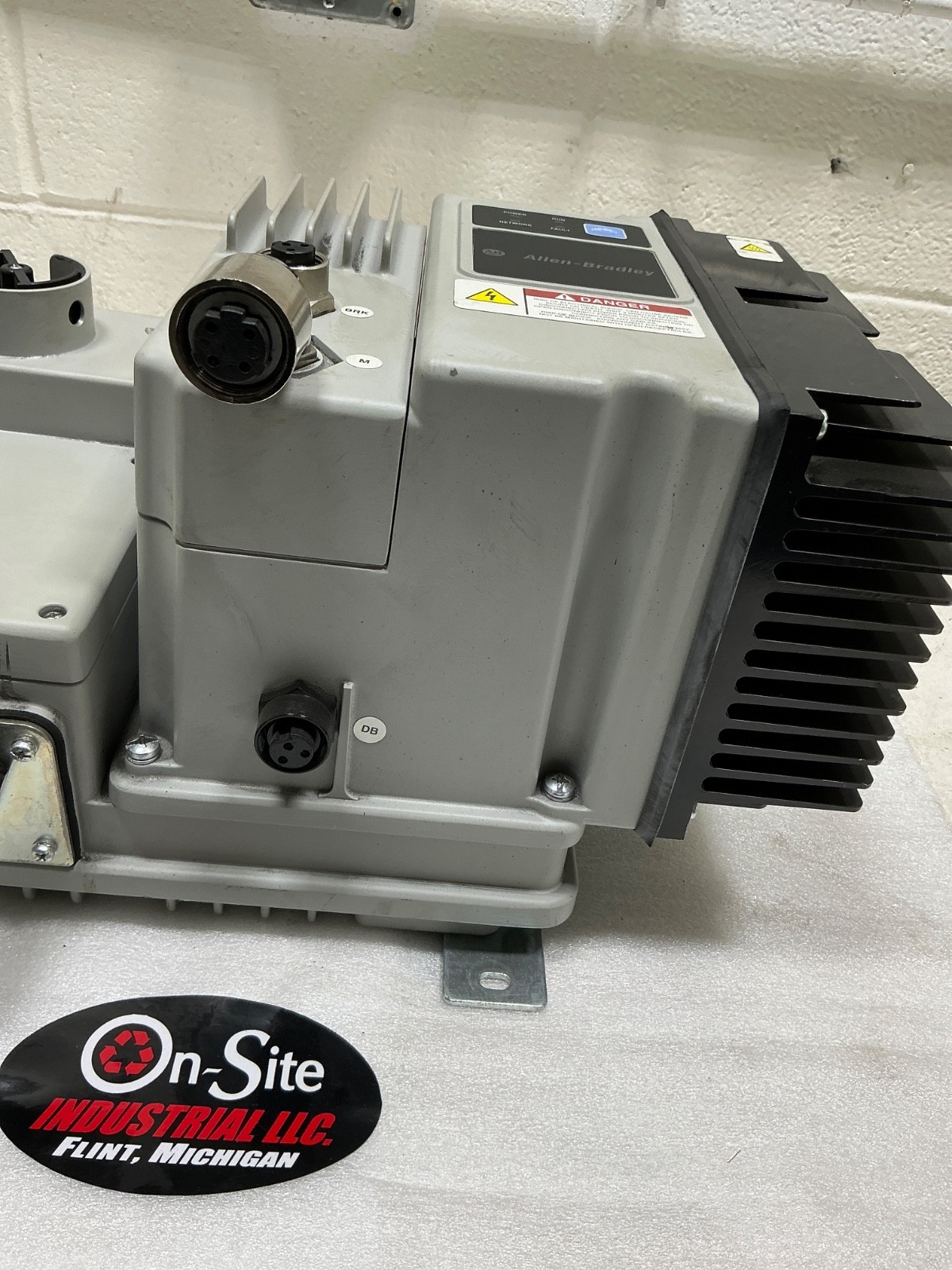 ALLEN-BRADLEY 284E-FVD7P6Z-25-RRG-SBG-DB1-EMI CONTROL MODULE 280E-FN-25-RG BASE
