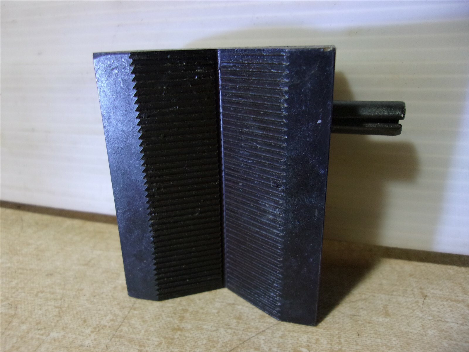 NEW Instron W-2141-B Jaw Face 5/8-1″ *FREE SHIPPING*