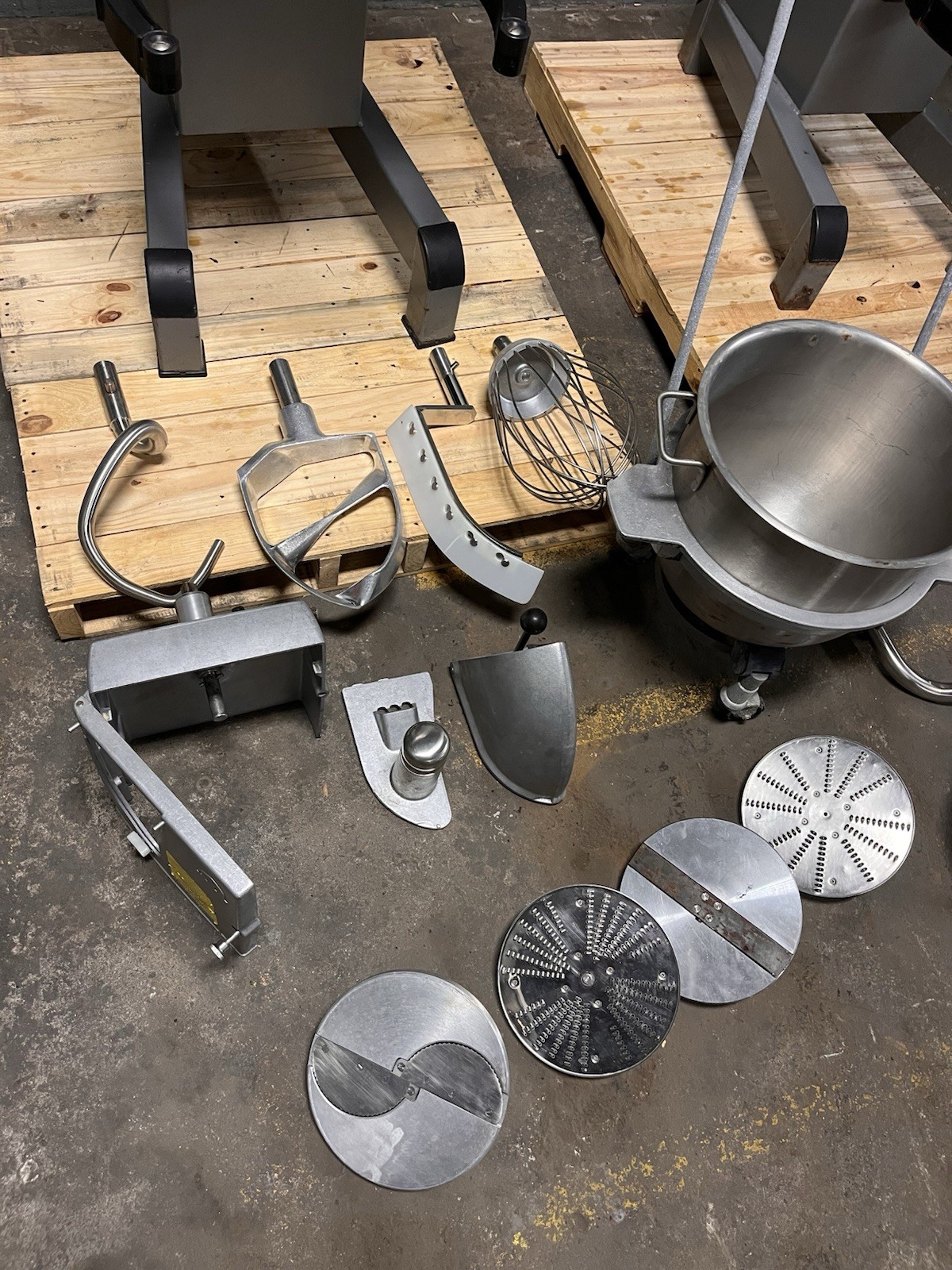 VARIMIXER W60 COMMERCIAL MIXER w/ Guards LOT – 2 UNITS – 30 & 60 QT ACCESSORIES
