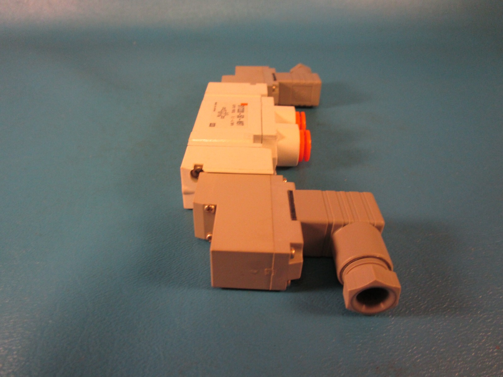 SMC SY7220-5D-N9T Solenoid Valve 24vdc, SY7000 Series, RUBBER SEAL