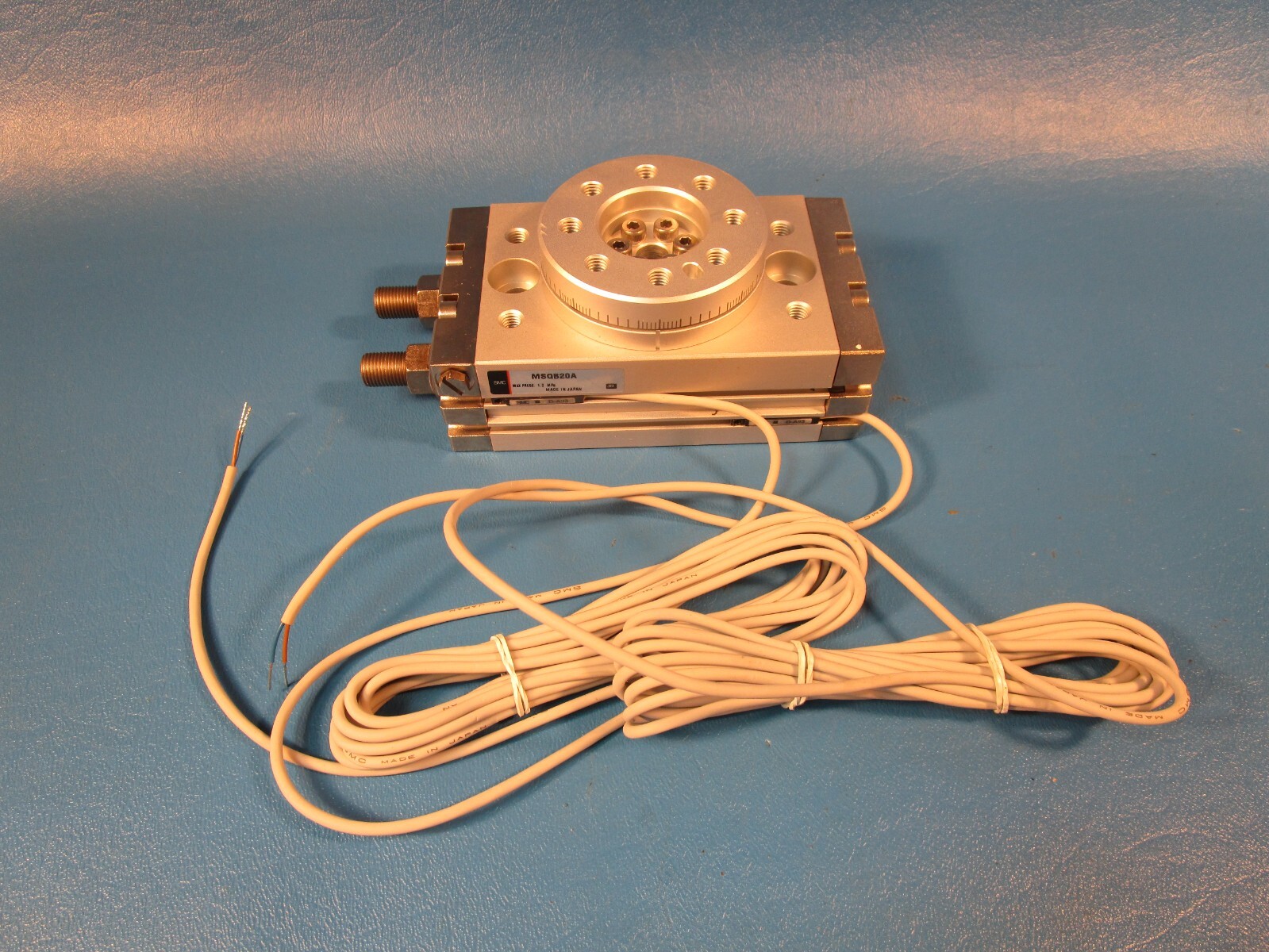 SMC MSQB20A-A93L, ROTARY ACTUATOR With TABLE