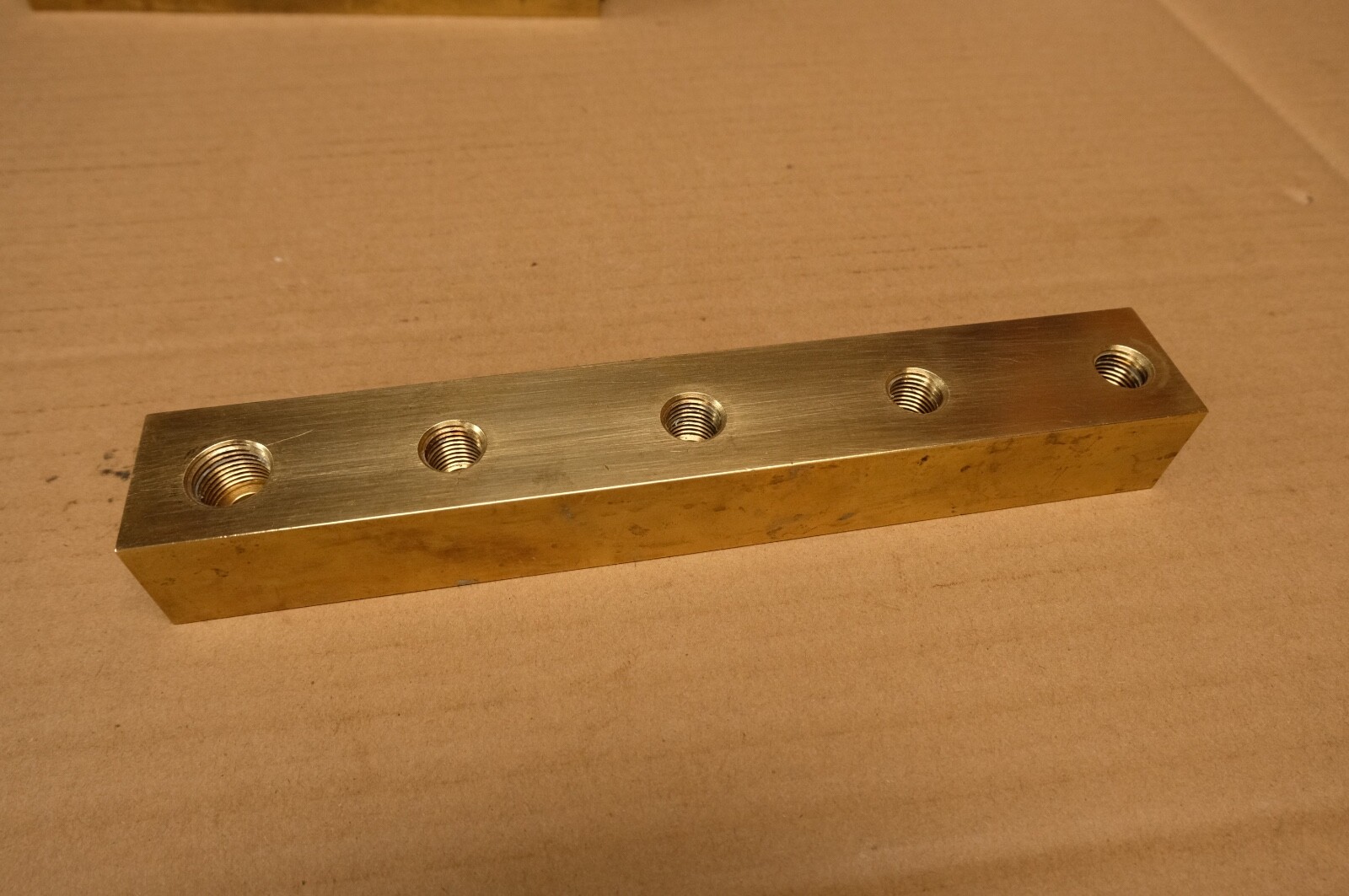 Applied Materials AMAT 0020-10157 Brass Hydraulic/Water Manifold 3/8″ by 1/4″x4