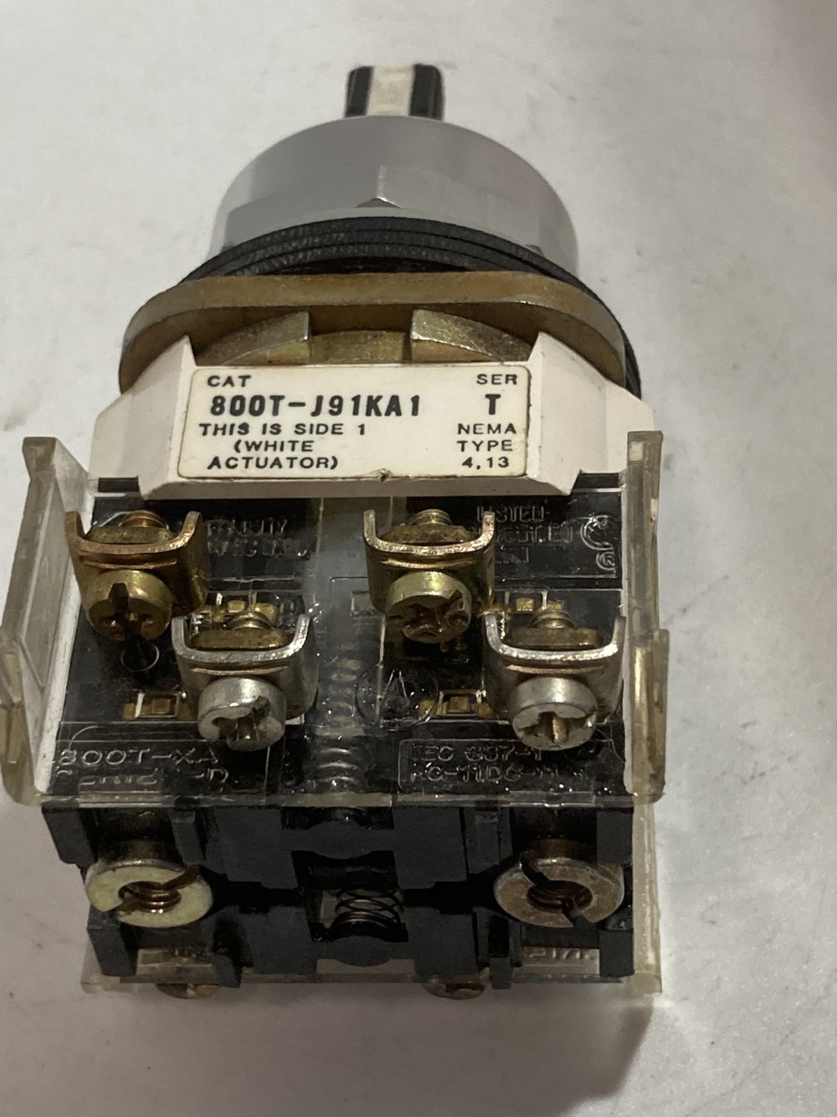 ALLEN BRADLEY 800T-J91KA1B SELECTOR SWITCH 3 POS SP RET FROM BOTH 2NO/2NC SE T