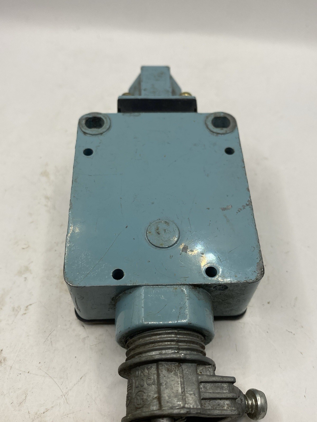 TELEMECANIQUE XCK-L LIMIT SWITCH W/ ZCK-L1 BODY W/ ZCK-D15 OPERATOR HEAD