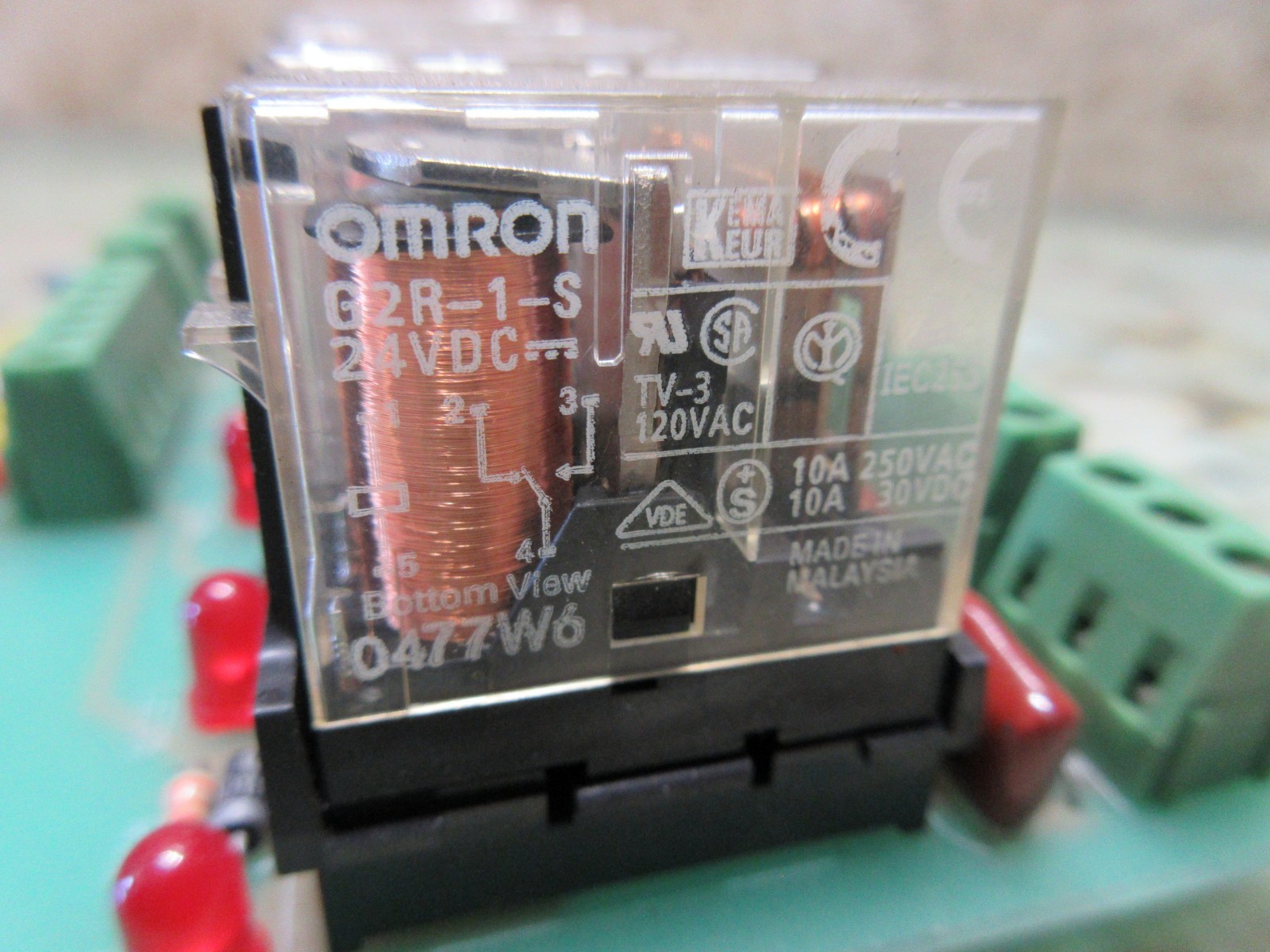 CNC RELAY MODULE M001B-1 W/ OMRON FUSE G2R-1-S 0477W6 CNC BOARD