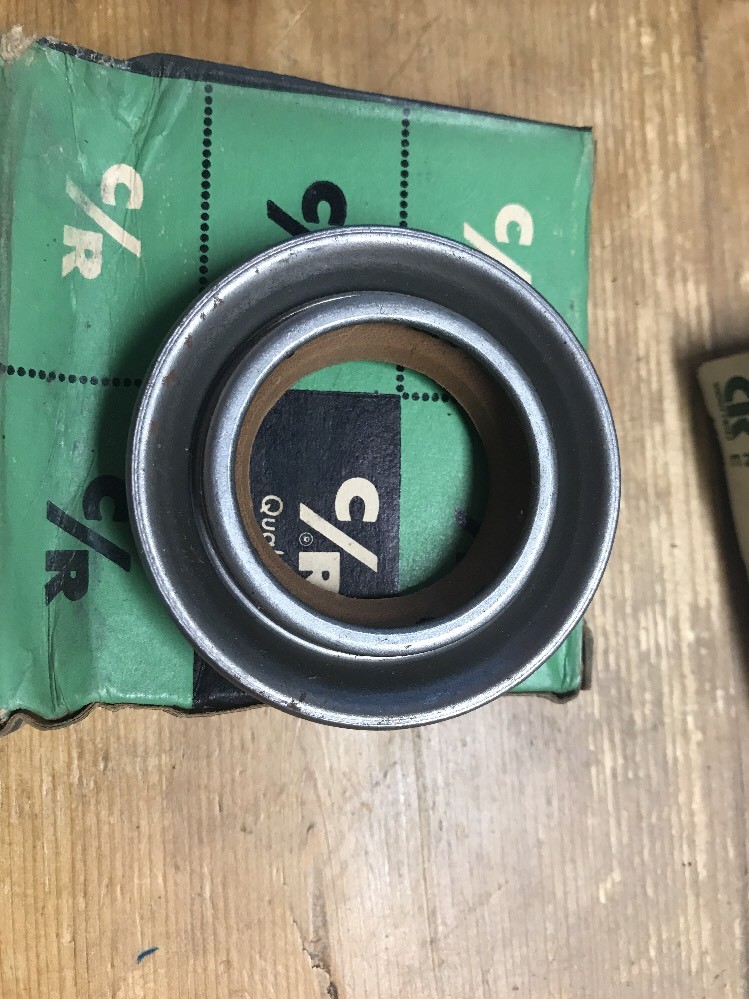CR INDUSTRIES OIL SEAL 13765. Nos NEW IN BOX*