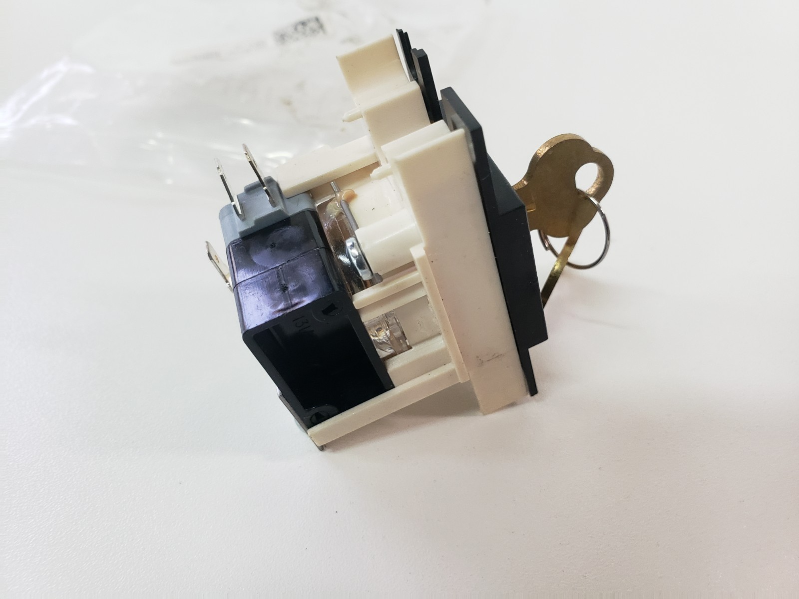 UNUSED – TKE ThyssenKrupp 171AR33 Key Switch 9739816 Door Hold