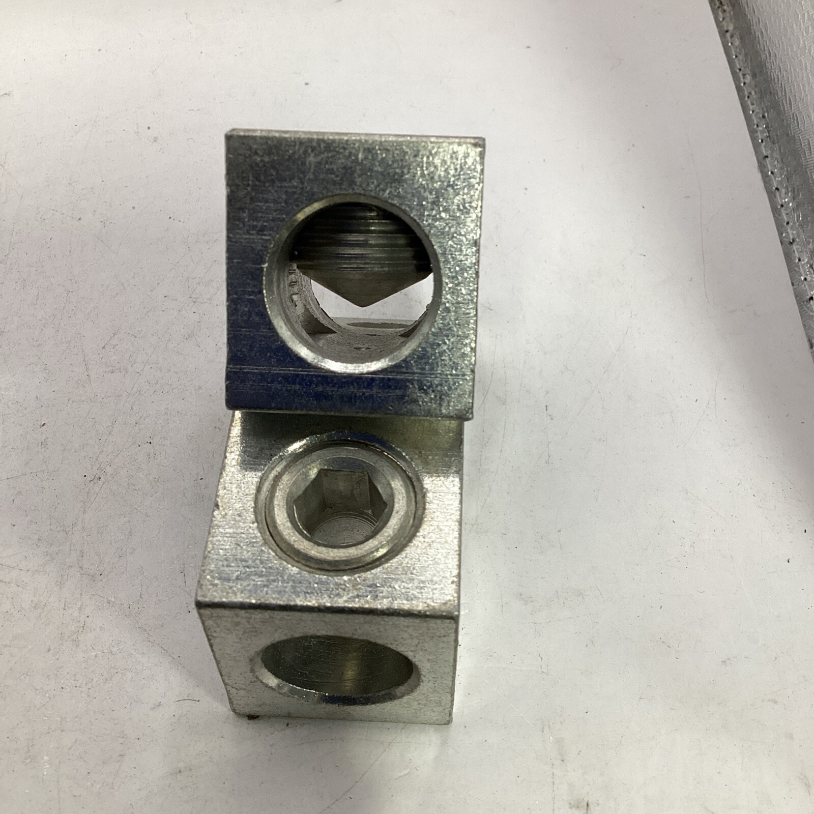 Ilsco D981 TA-350 Aluminum Lug AL9CU (lot of 2)