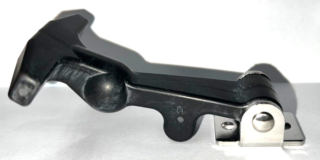 SOUTHCO DRAW LATCH 1.250IN OVERALL WIDTH 4.000IN OAL LOT OF 3