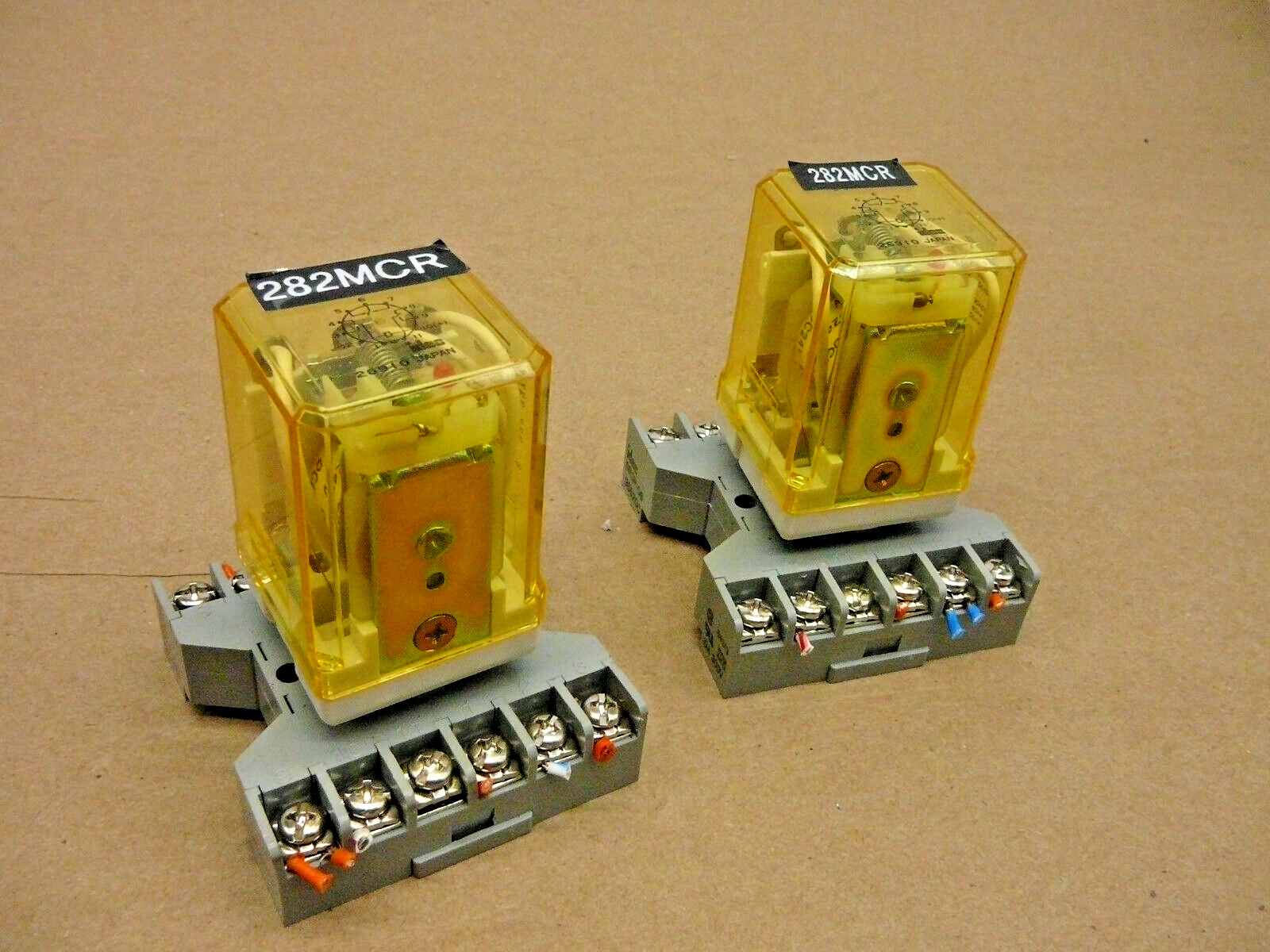 LOT OF 2 IDEC RELAYS RR3P-UL 24VDC W/IDEC SOCKET SR3P-06 300V 10A