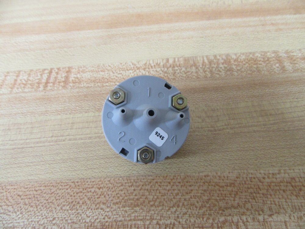 Honeywell RP970A-1008-2 Pneumatic Relay RP970A10082 W/O Mounting Bracket