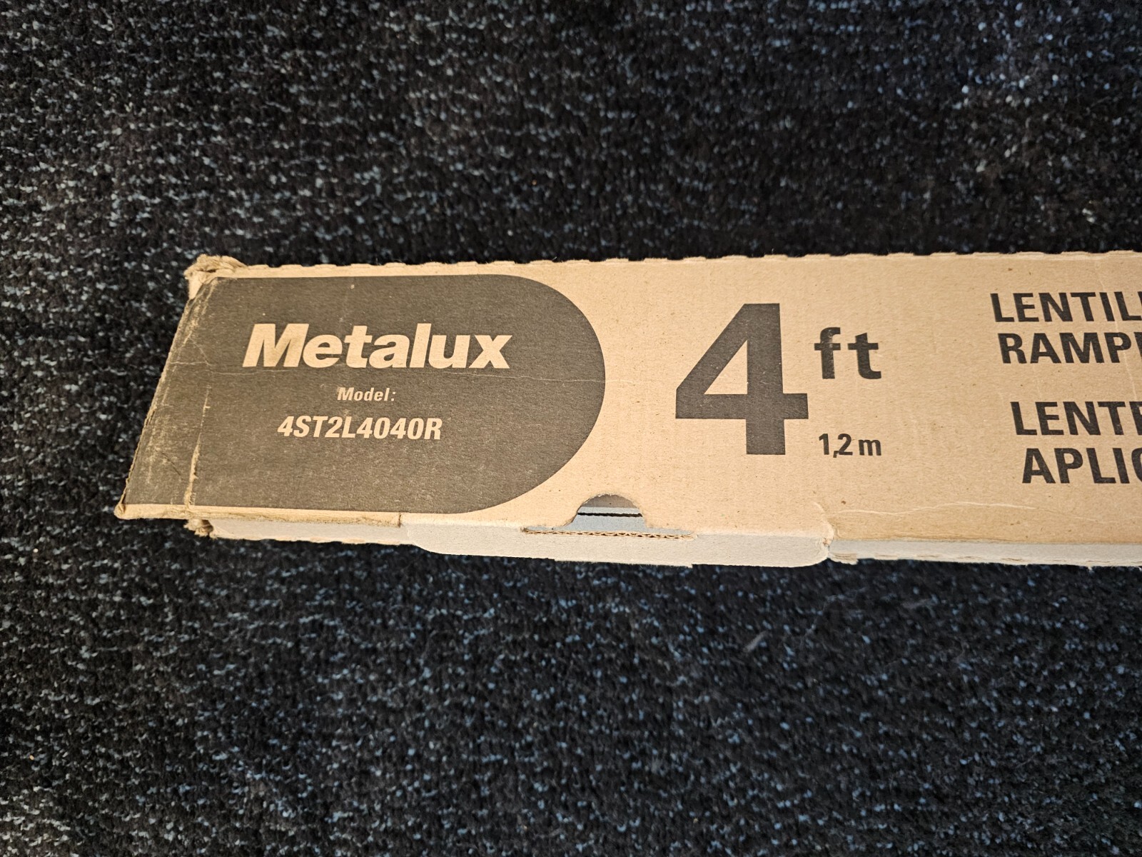 Metalux 4ST2L4040R 4′ Linear LED Striplight, Dual Lens, 4200 Lumen, 4000K 39 W