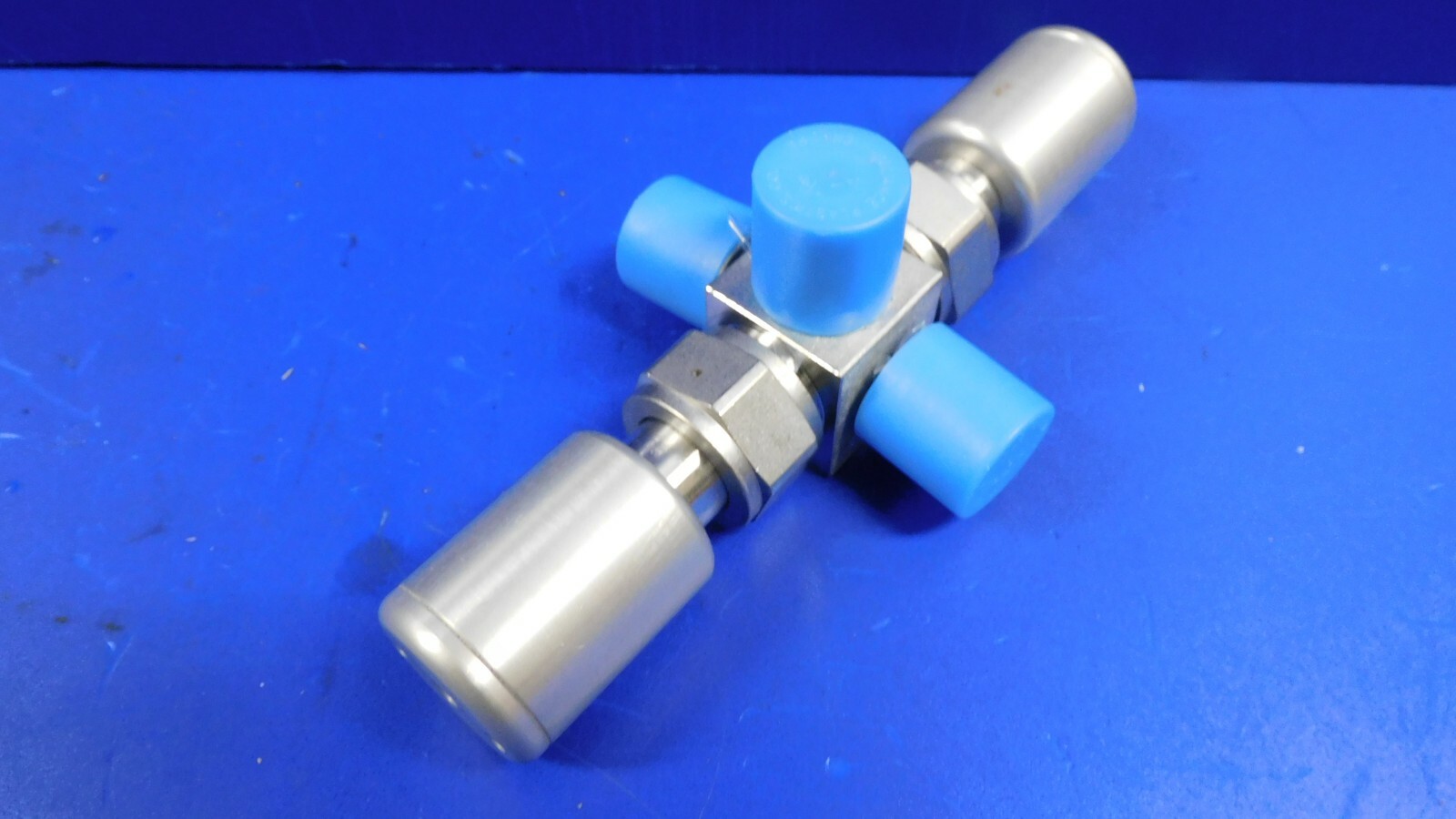 Swagelok 6L-M1D-222P-11 High Purity 2- Bellows Air Vavle 3-port Manifold 1/4″