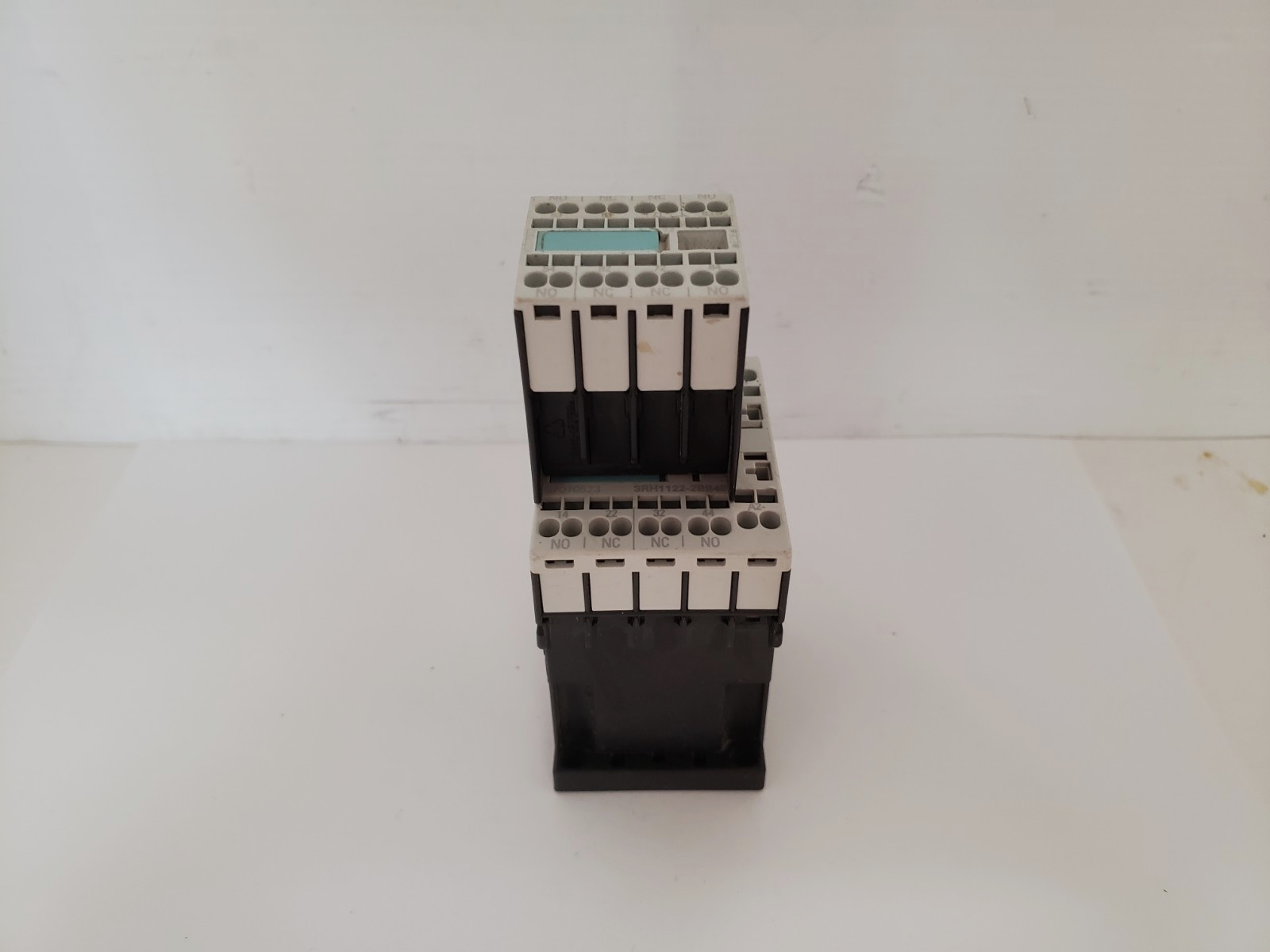 SIEMENS 3RH1122-2BB40 CONTACTOR 24VDC 2NO/2NC W/3RH1911-2FA22 CONTACTOR 2NO/2NC