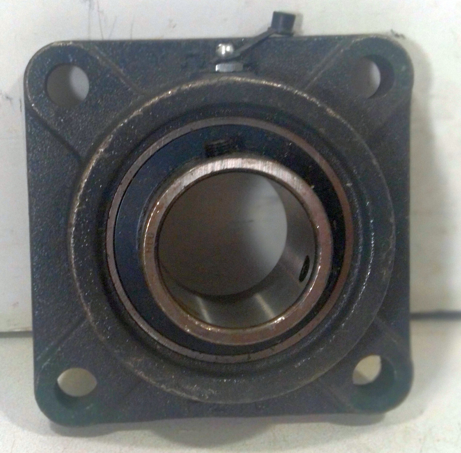1 NEW HLU F10 4 BOLT FLANGE BEARING W/UC210-32 INSERT NNB ***MAKE OFFER***