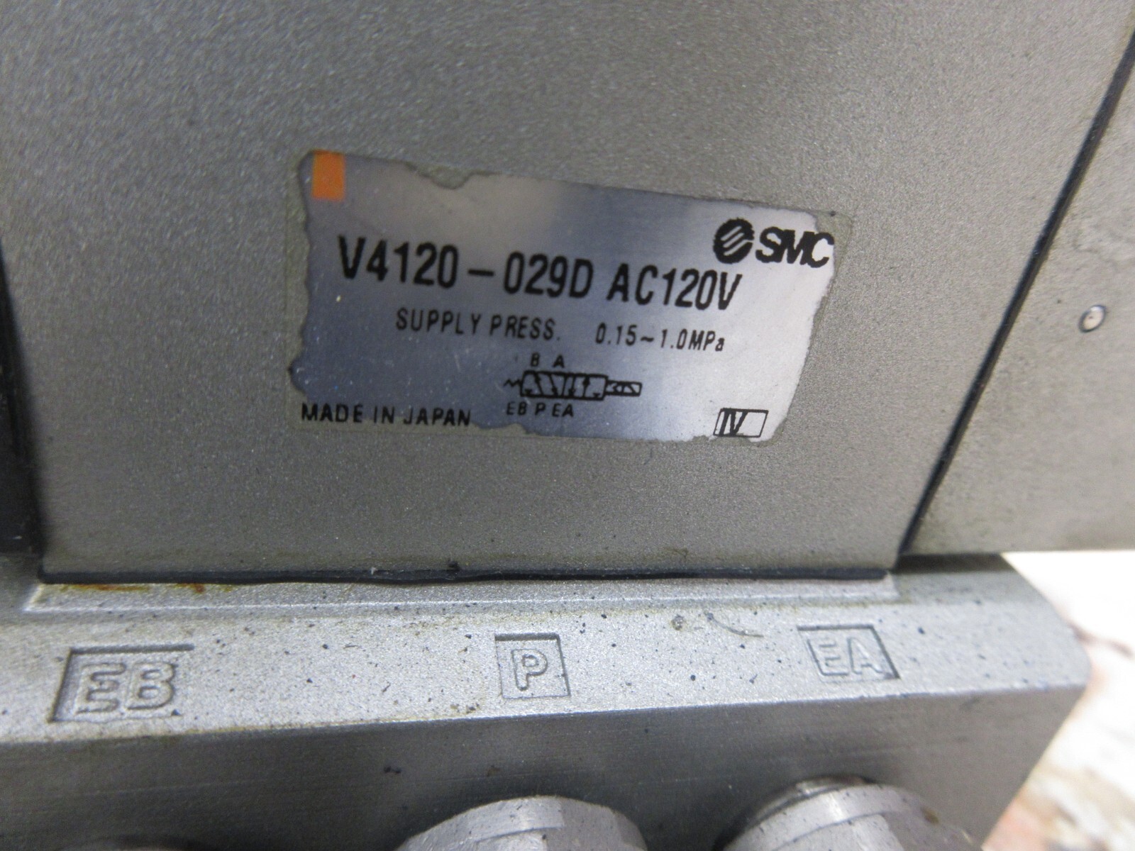 SMC VALVE V4120-029D AC120V