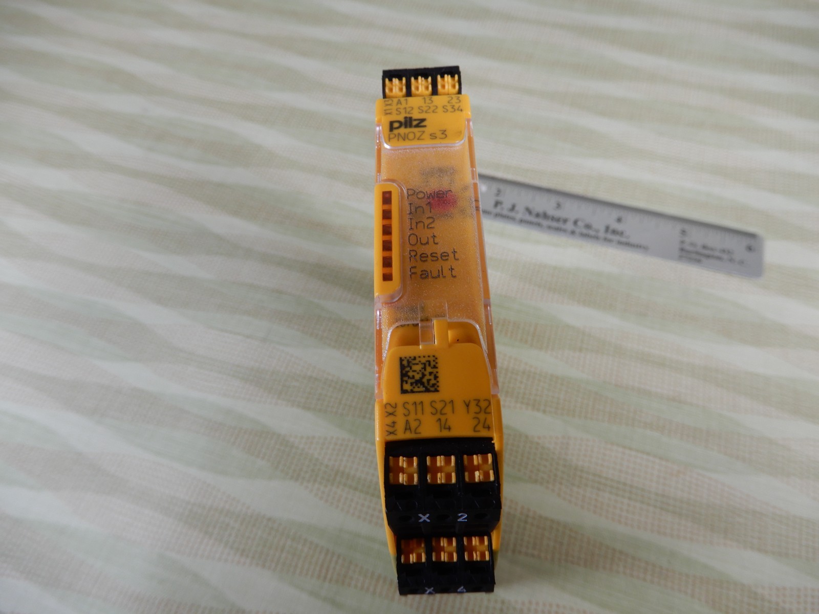 pltz PNOZ s3C 24VDC 2 n/o 751103 Safety Relay Outstanding Condition