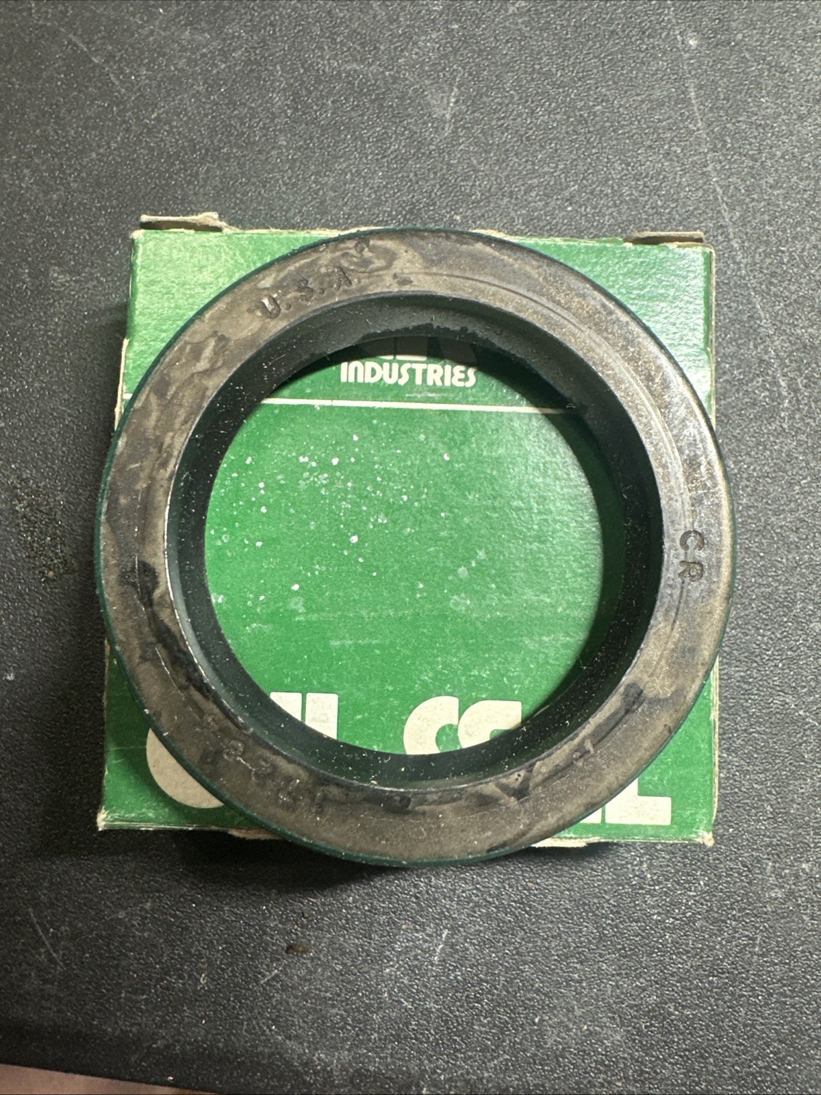CHICAGO RAWHIDE CR-17284 OIL SEAL NEW