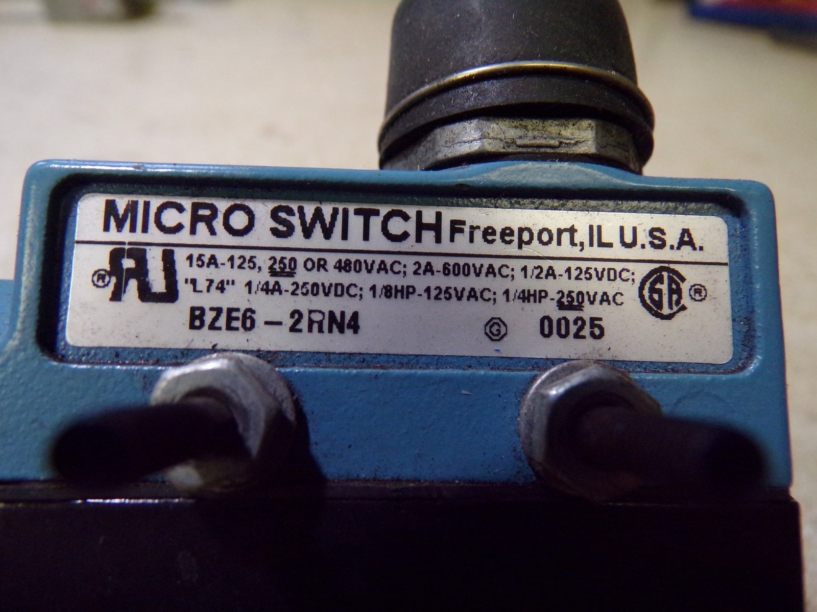 Honeywell BZE6-2RN4 MIcro Switch with Bracket *FREE SHIPPING*