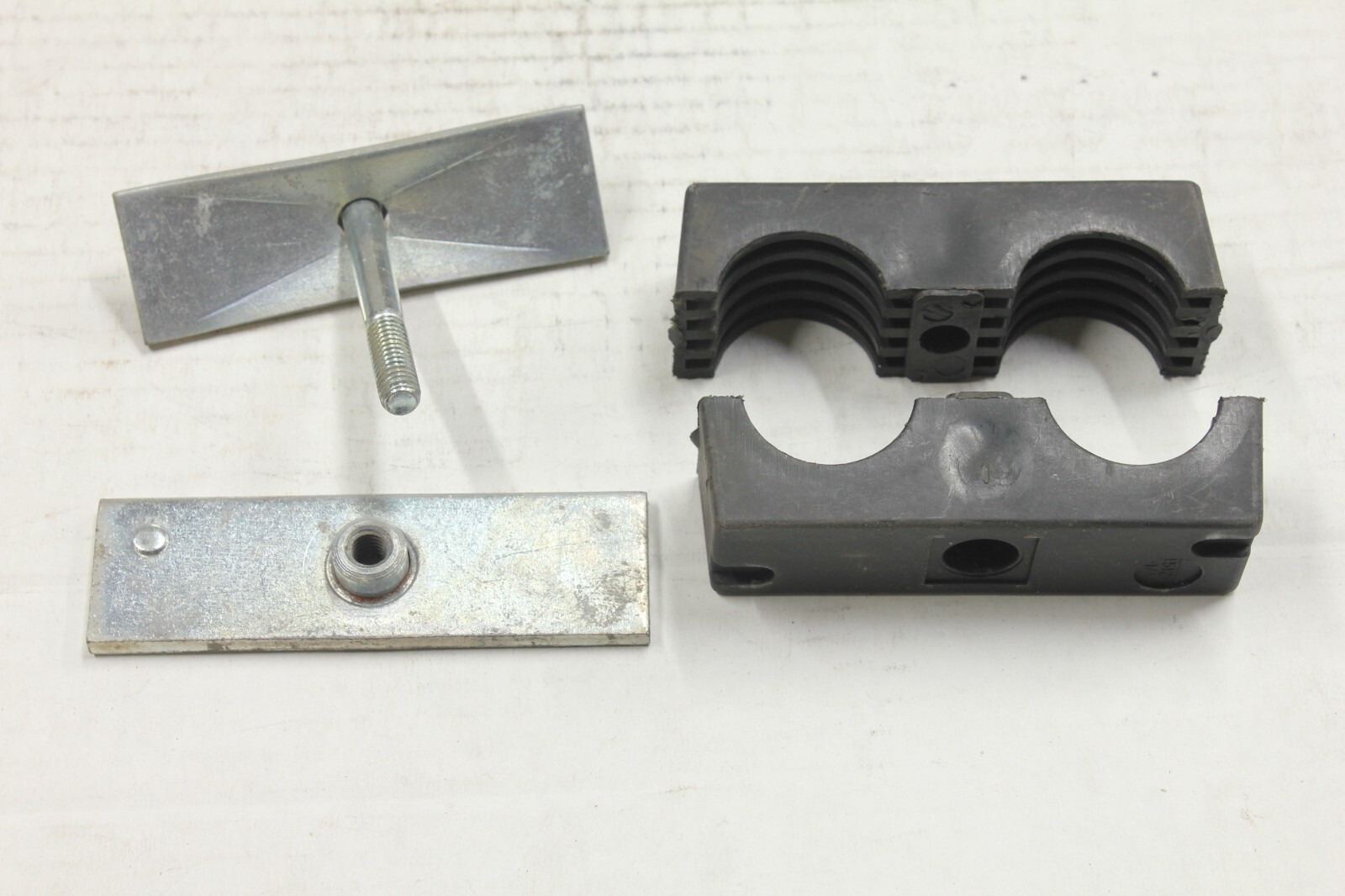 Behringer T5125 1-1/4” Double Tube Clamp