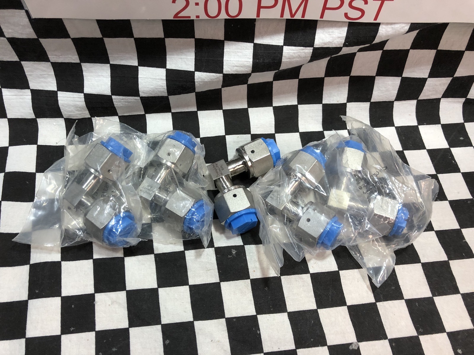 SWAGELOK 6LV-8-WVCR-9-DF, Female Elbow 1/2″ FVCR, Lot Of 5 , SHIPSAMEDAY#125X
