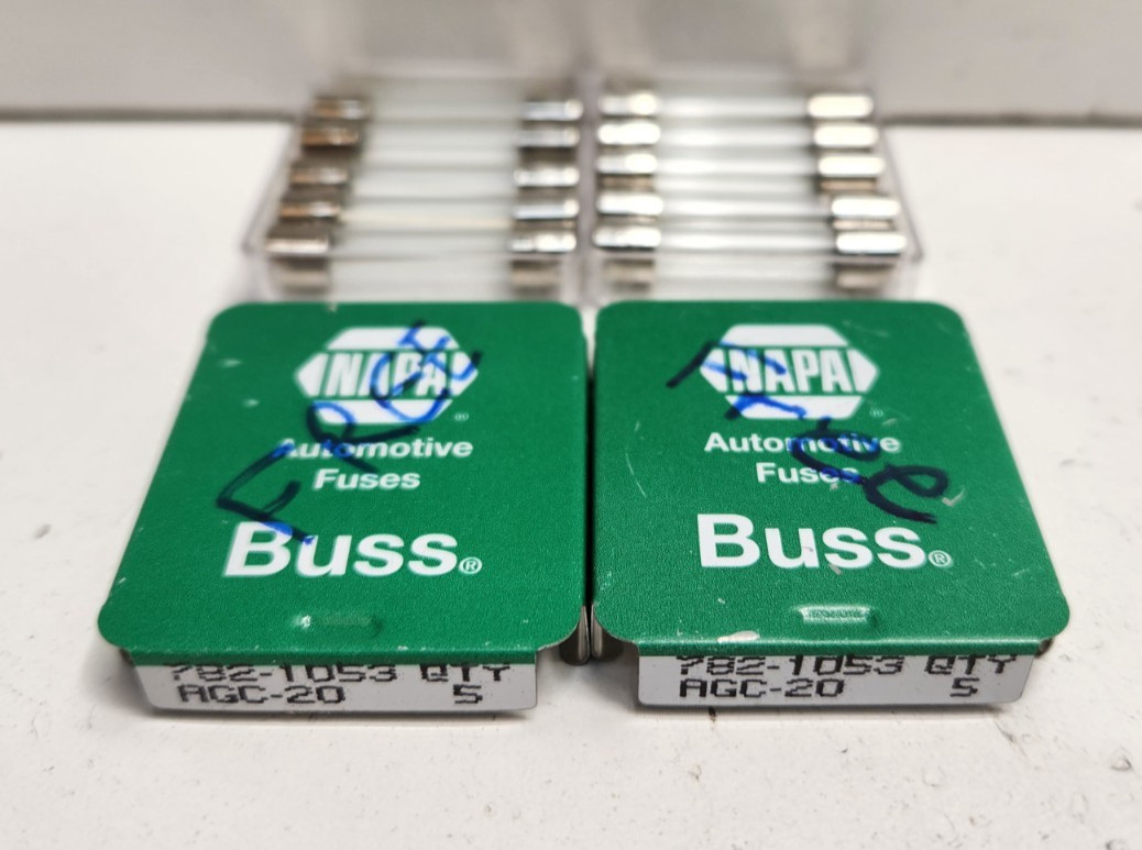 LOT OF 10 NEW IN BOX! LITTELFUSE 20A 250V/32V FUSES AGC-20