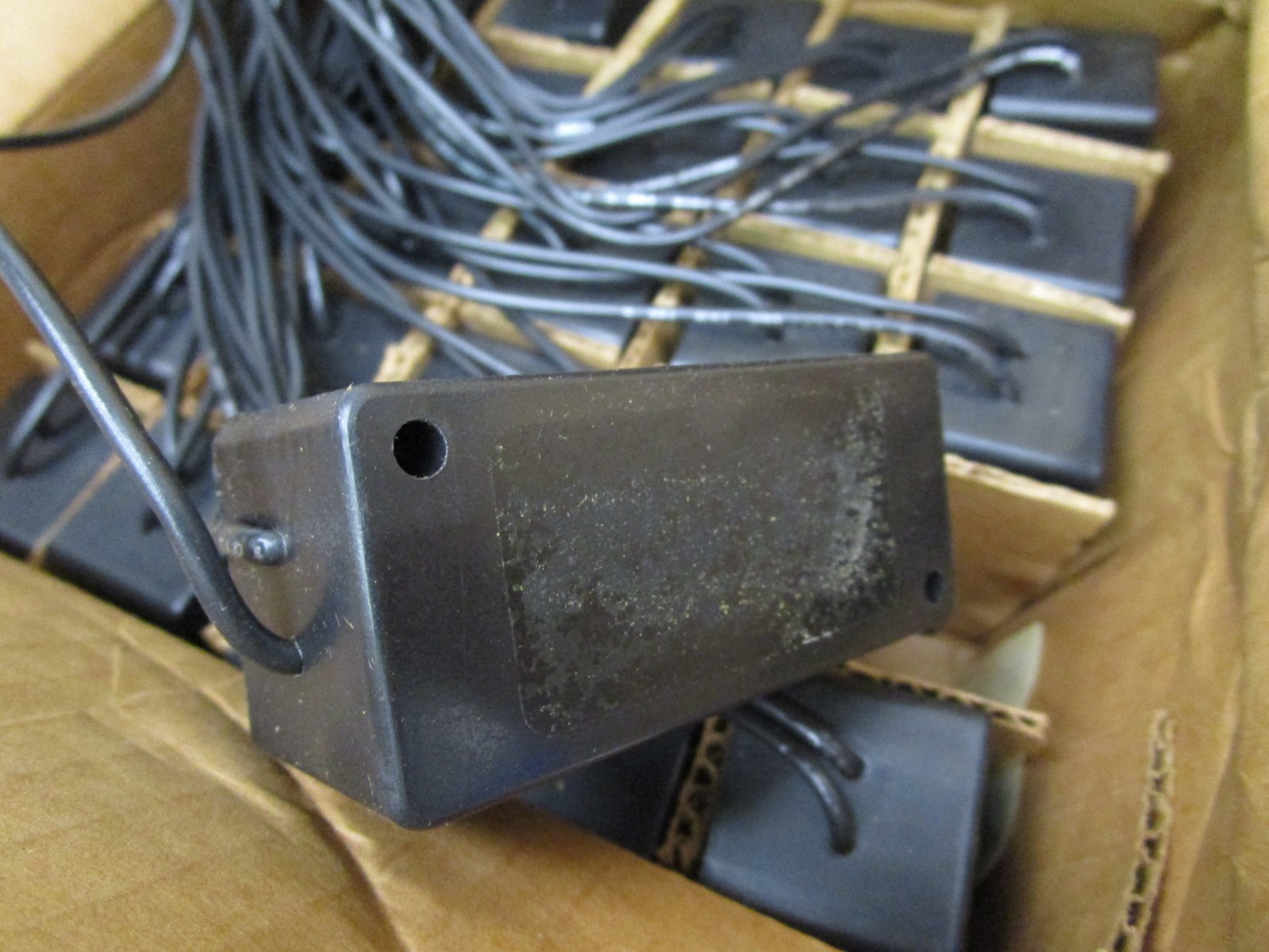 New Open Box of 25 Pieces Electrocube RG-1676-6 100Ohm 1W .1 MFG 2000V 51463LR