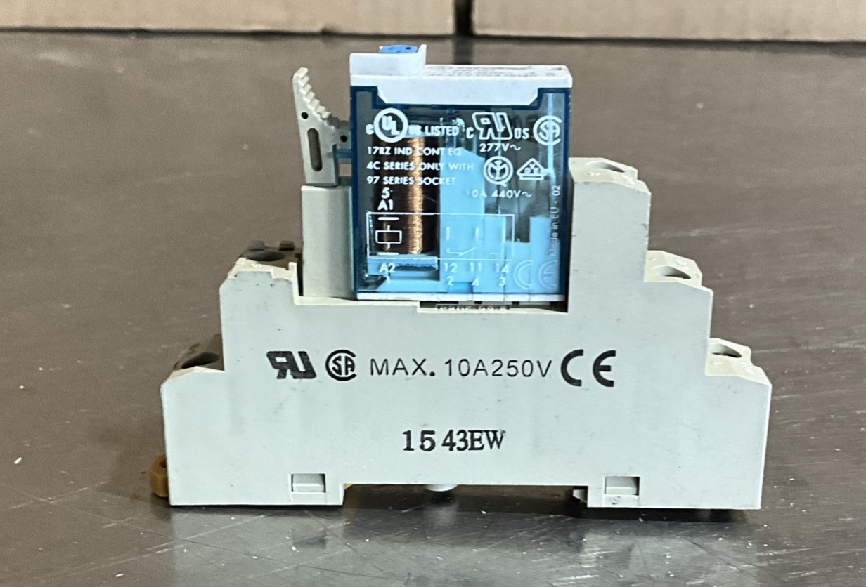 Finder Max. 10A25PV Socket & Relay 1543ew