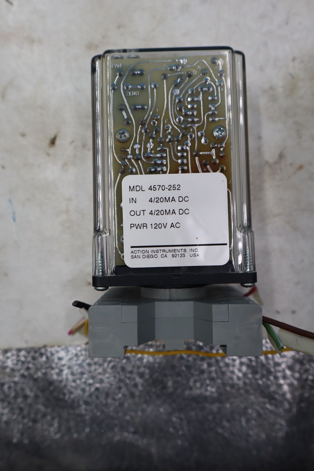Action Pak 4570-252 4/20MA in/out 120v ac. On idec sr3p-06