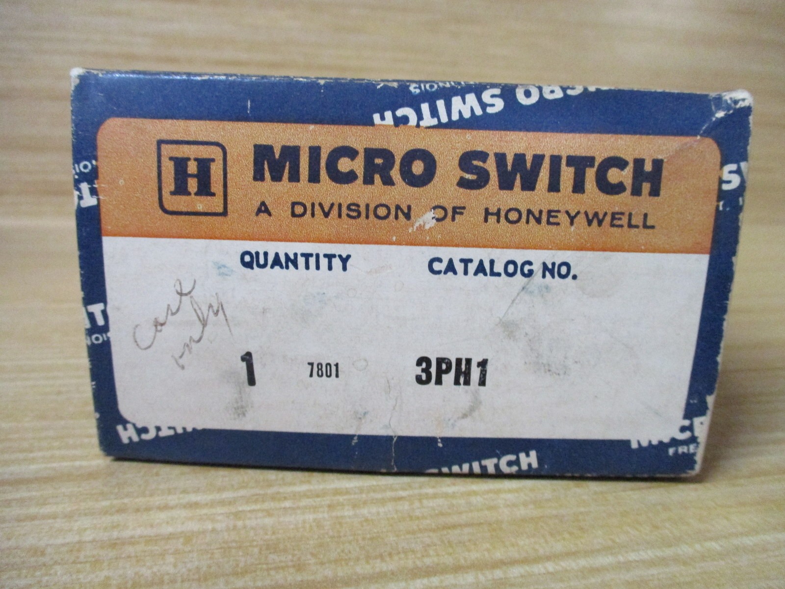 Micro Switch 3PH1 Honeywell Push Button Guard
