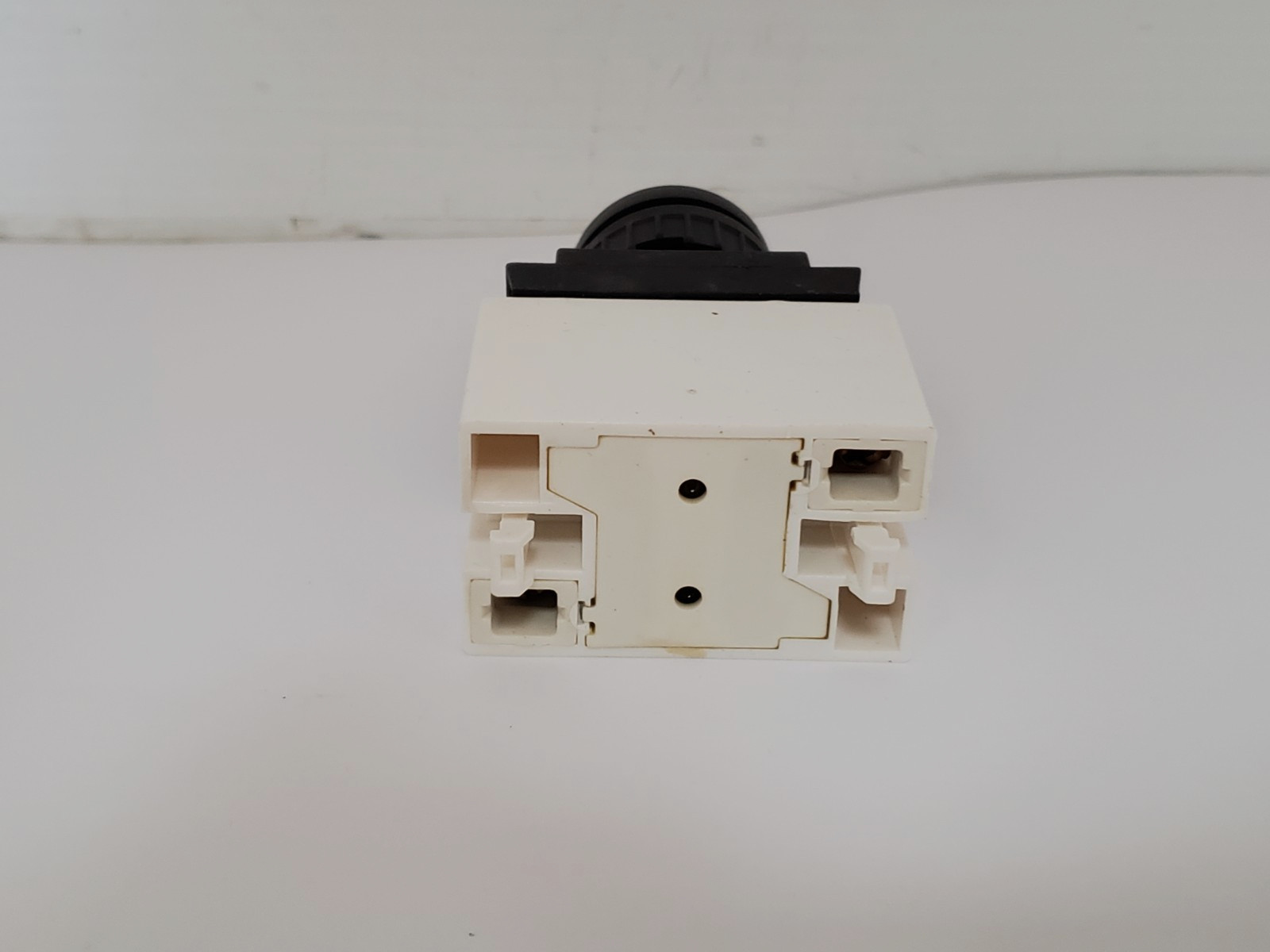 ABB SK 615 004-AA PILOT LIGHT YELLOW W/CONTACT BLOCK 110-120V 50/60HZ NNB