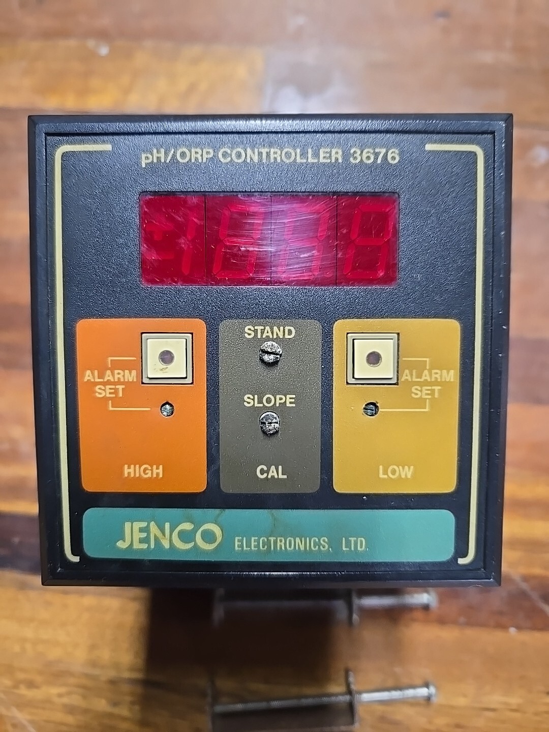 Jenco 3676 Digital pH/ORP Transmitter Controller w/ Scratches Made in China