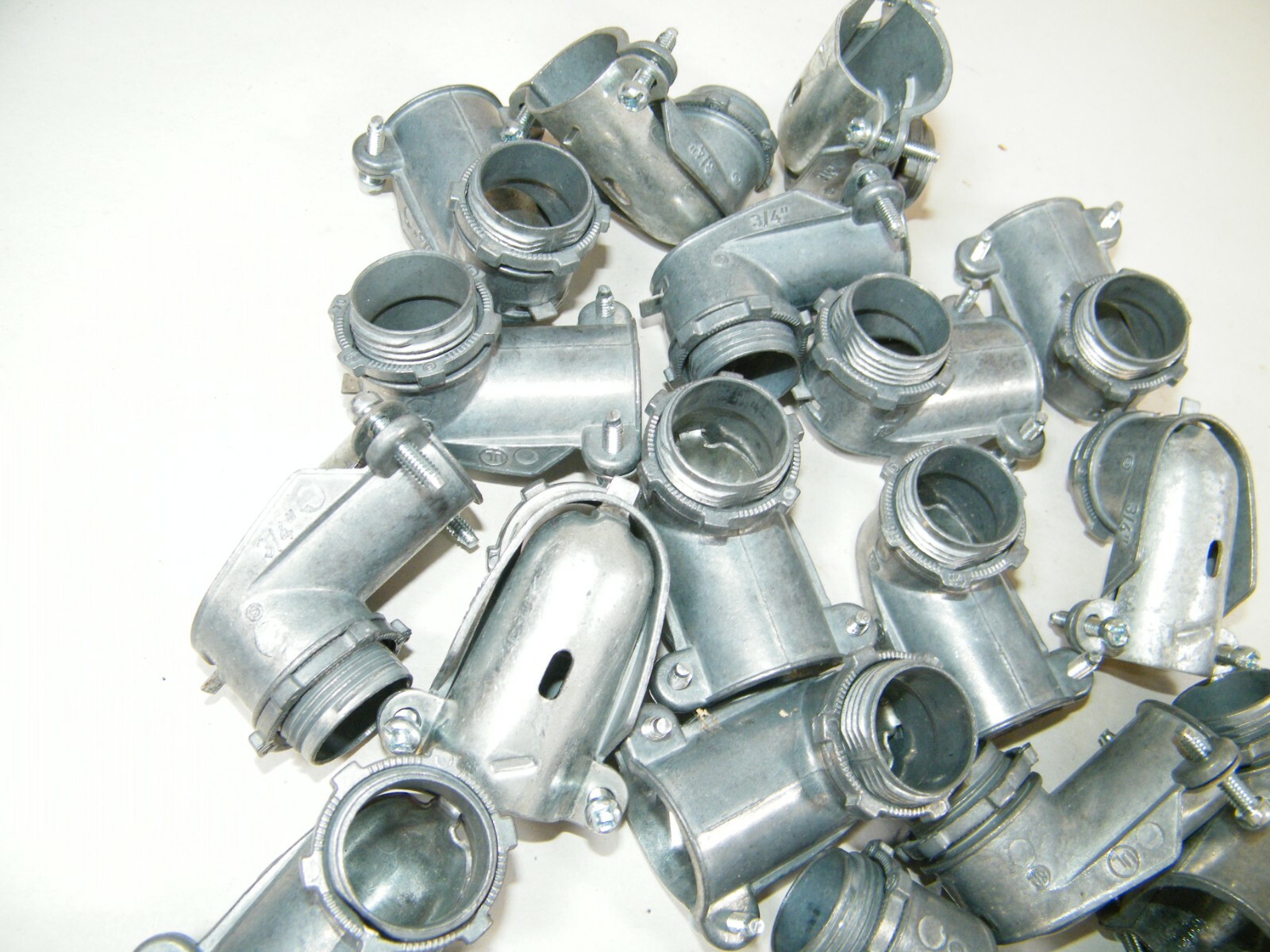 (20) CONDUIT FITTINGS CLAMP STYLE 90 DEGREE 3/4″ CONNECTOR