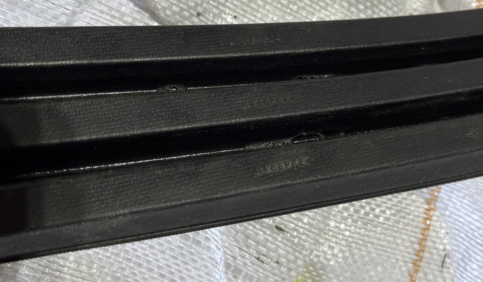 Gates 3-B100 Hi-Power II PowerBand V80 Series 3 Stranded B100 V-Belt 9093-3100