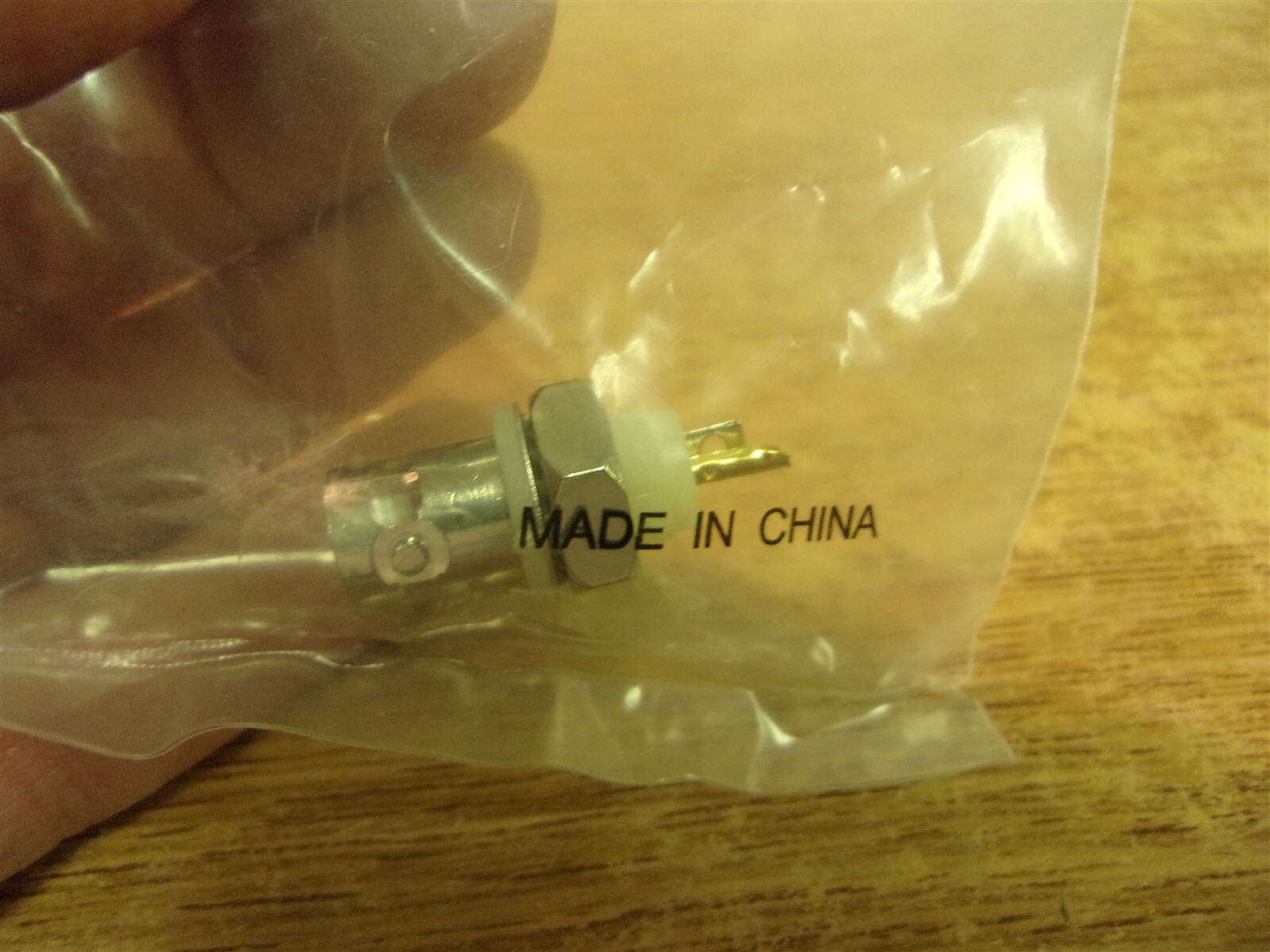 NEW Quest CBN-4031 Isolate Chassis Mount Female Solder w/ Lug *FREE SHIPPING*