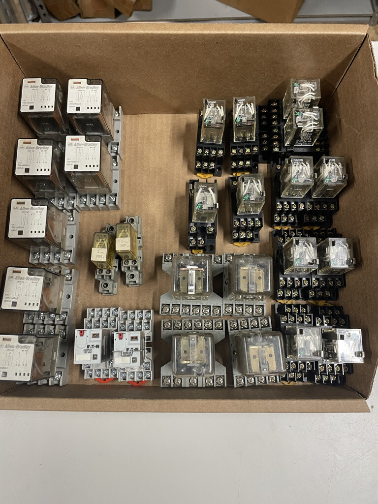 LOT OF 2 OMRON MY4N-D2 24VDC RELAYS WITH BASE W518