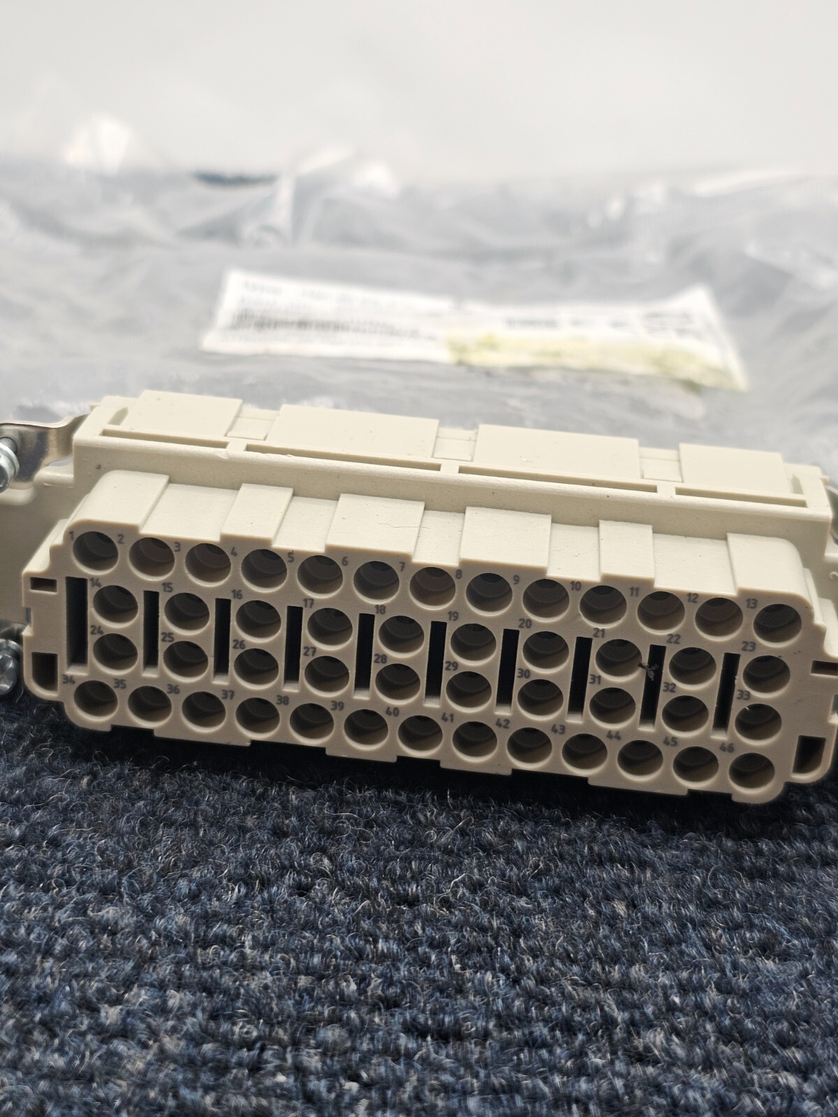 Harting 09320463101: HAN46EE-F-C Rectangular Connector 16A 500V 6kV 3
