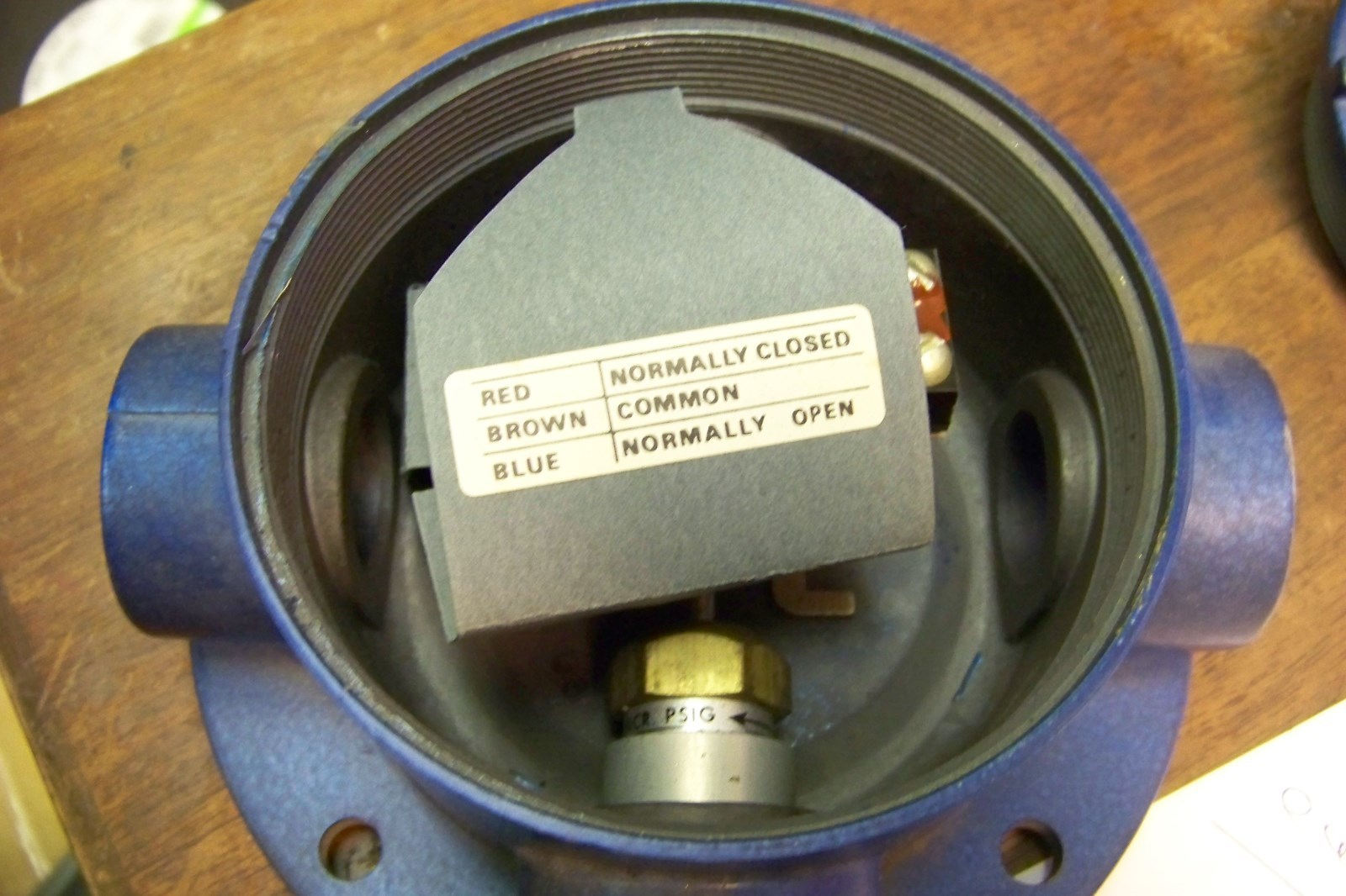 neo-dyn 100p5-607 adjustable pressure switch 40 to 300 psig