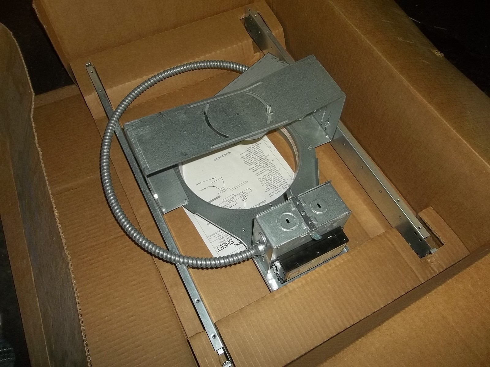NEW Omega Commercial Recessed Light Fixture 7210569 7813 OM81H32PLT120/277