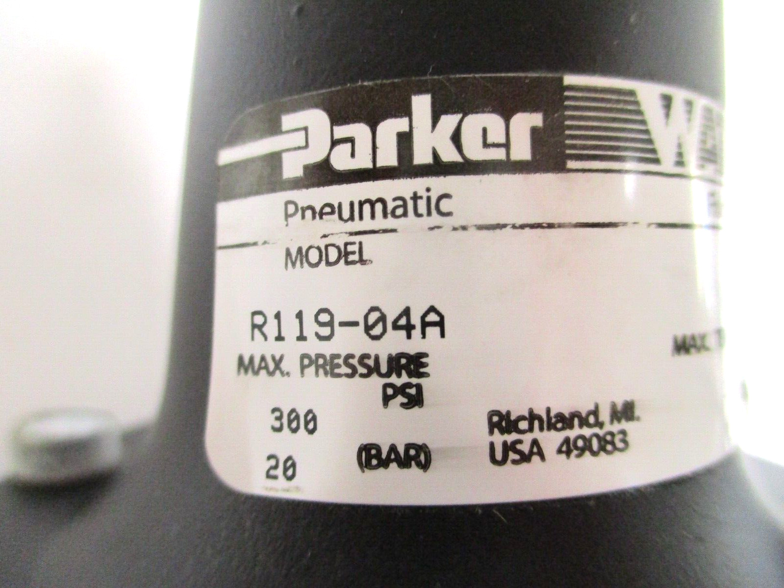 PARKER WATTS , PNEUMATIC REGULATOR , R119-04A , 300 PSI , 1/2″ x 1/4″ FNPT