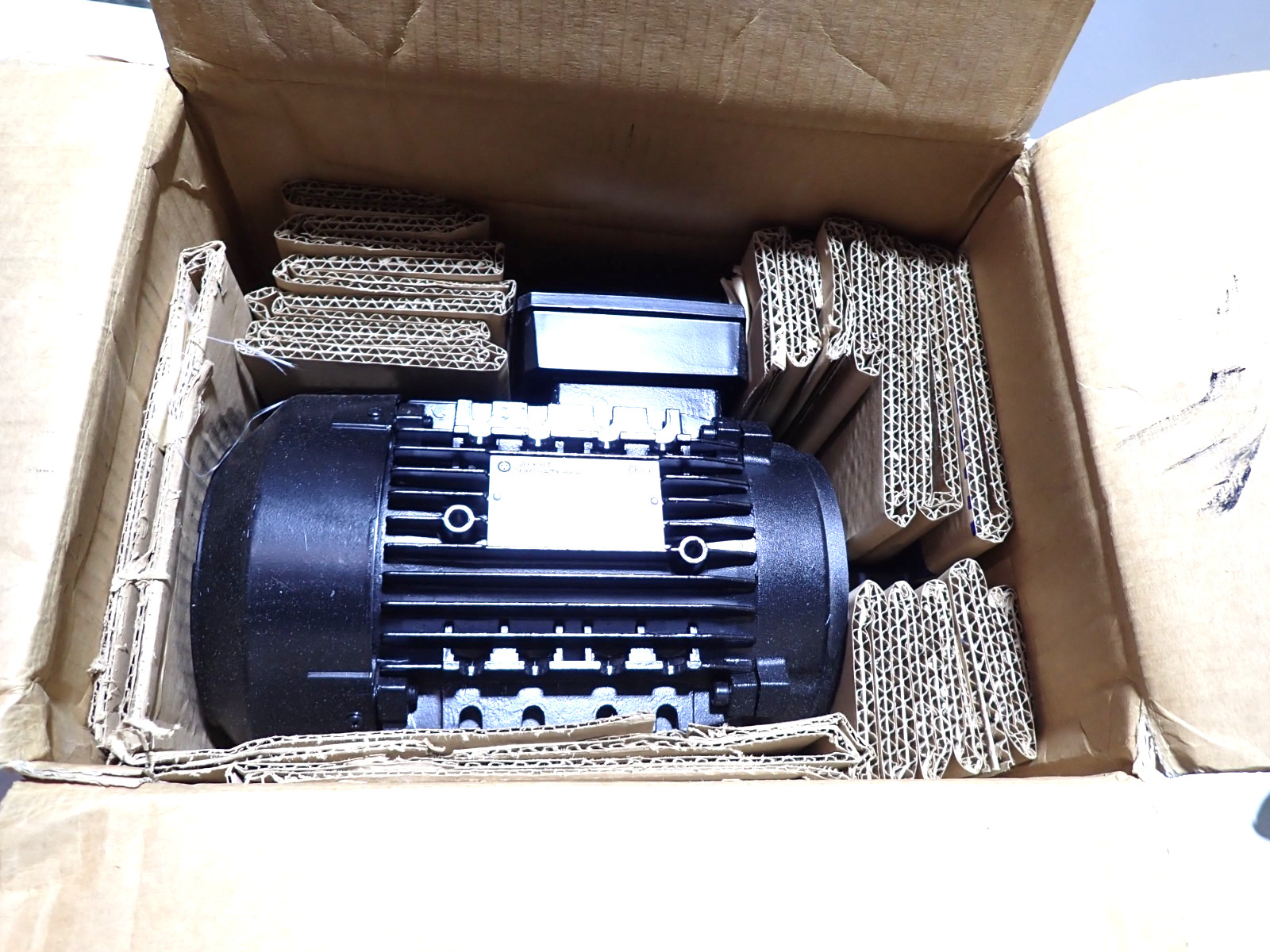 LAFERT AM90LL6 AM90LDA4 2.0 HP ELECTRIC 230/460V MOTOR NEW